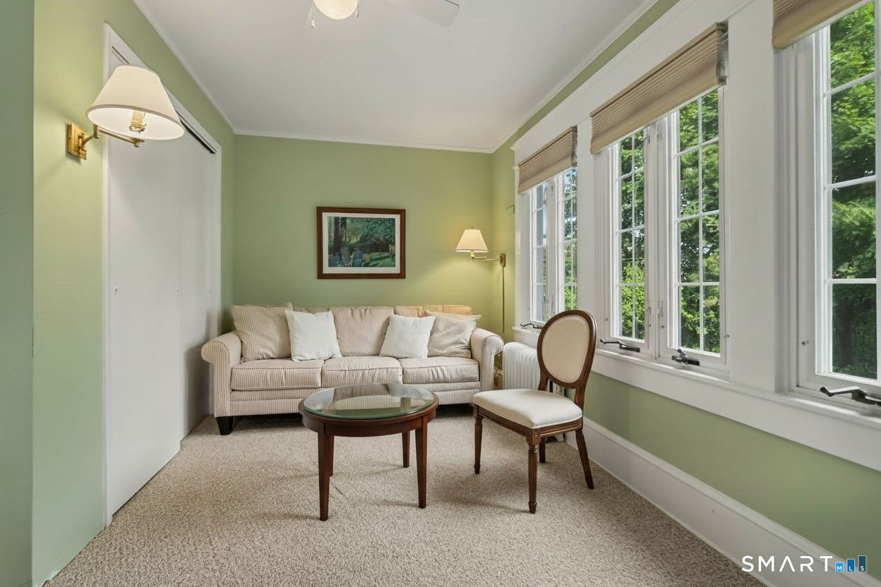Foto 7 de Casa en venta en 27 Washington Avenue, Danbury, CT — $599,000