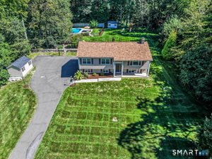 31 Deer Run, Brookfield