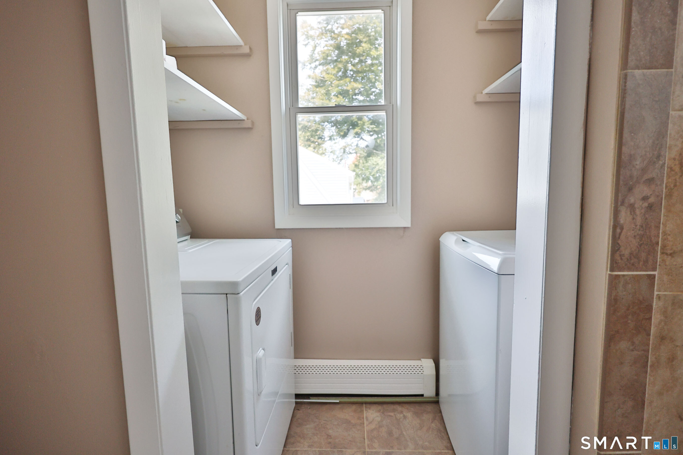 Foto 8 de Apartamento en renta en 115 Everett Street, Stratford, CT — $2,300/mes