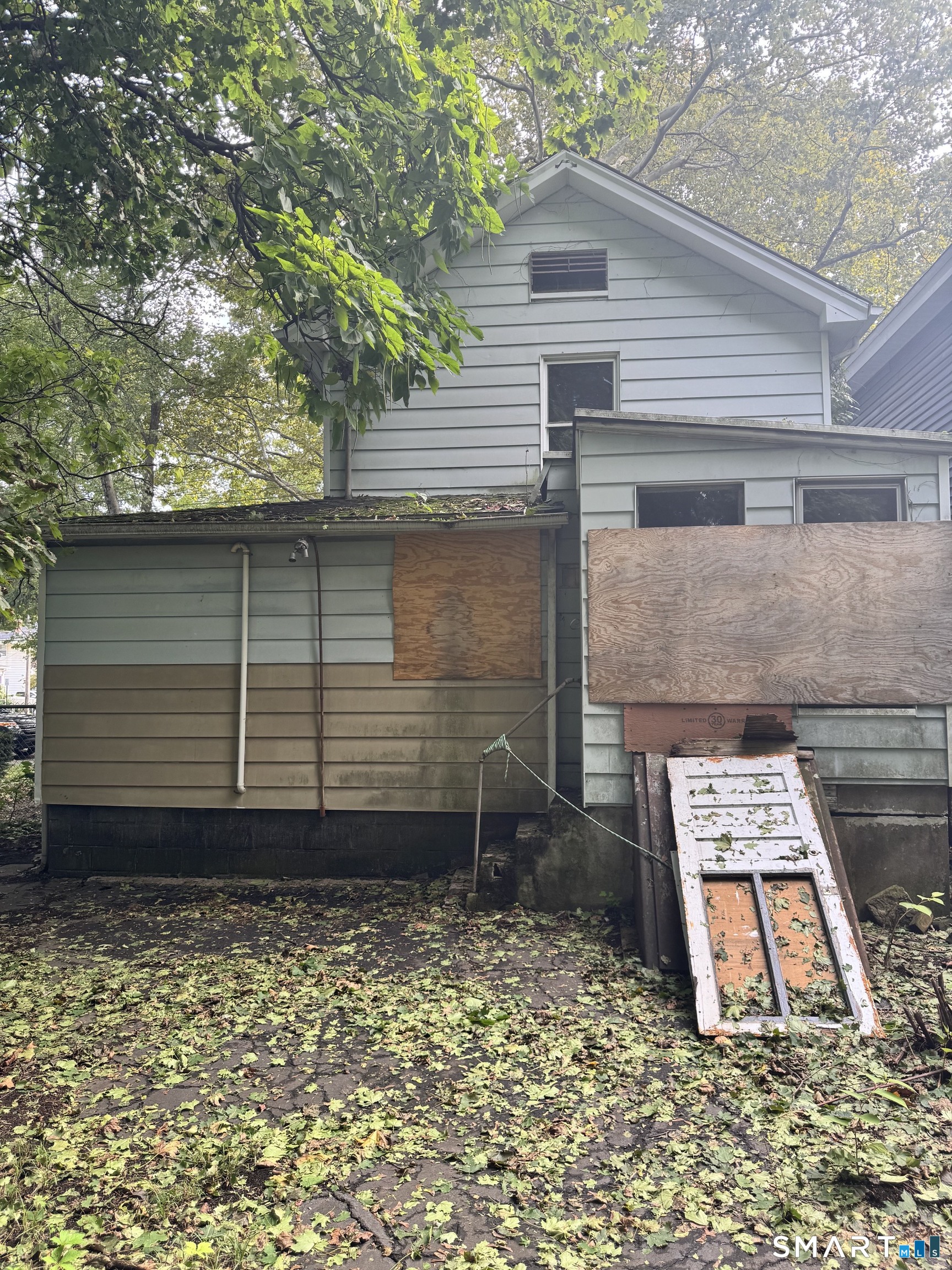 Photo 3 of Single family home for sale at 33 W Read St, New Haven, CT 06511 | MLS# 24213958 | Listing updated on 2026-10-21
