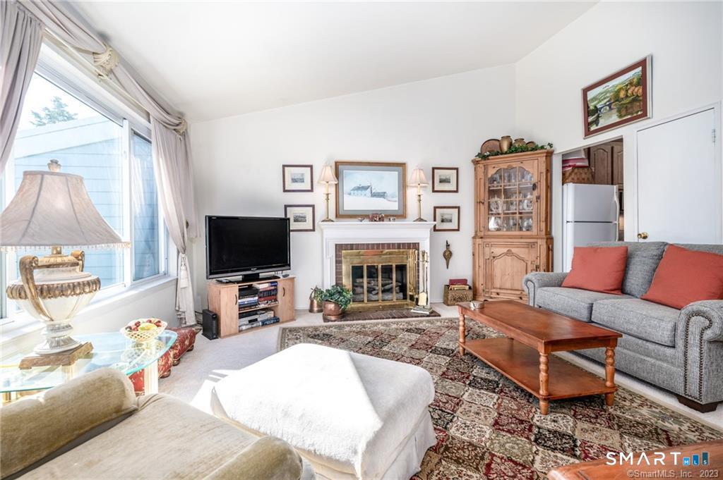 Foto 2 de Condominio en renta en 69 Olcott Way #69, Ridgefield, CT — $2,400/mes