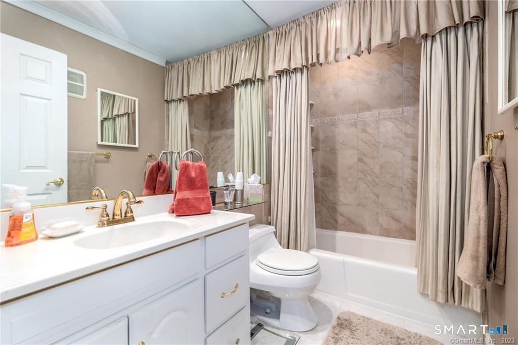 Foto 8 de Condominio en renta en 69 Olcott Way #69, Ridgefield, CT — $2,400/mes