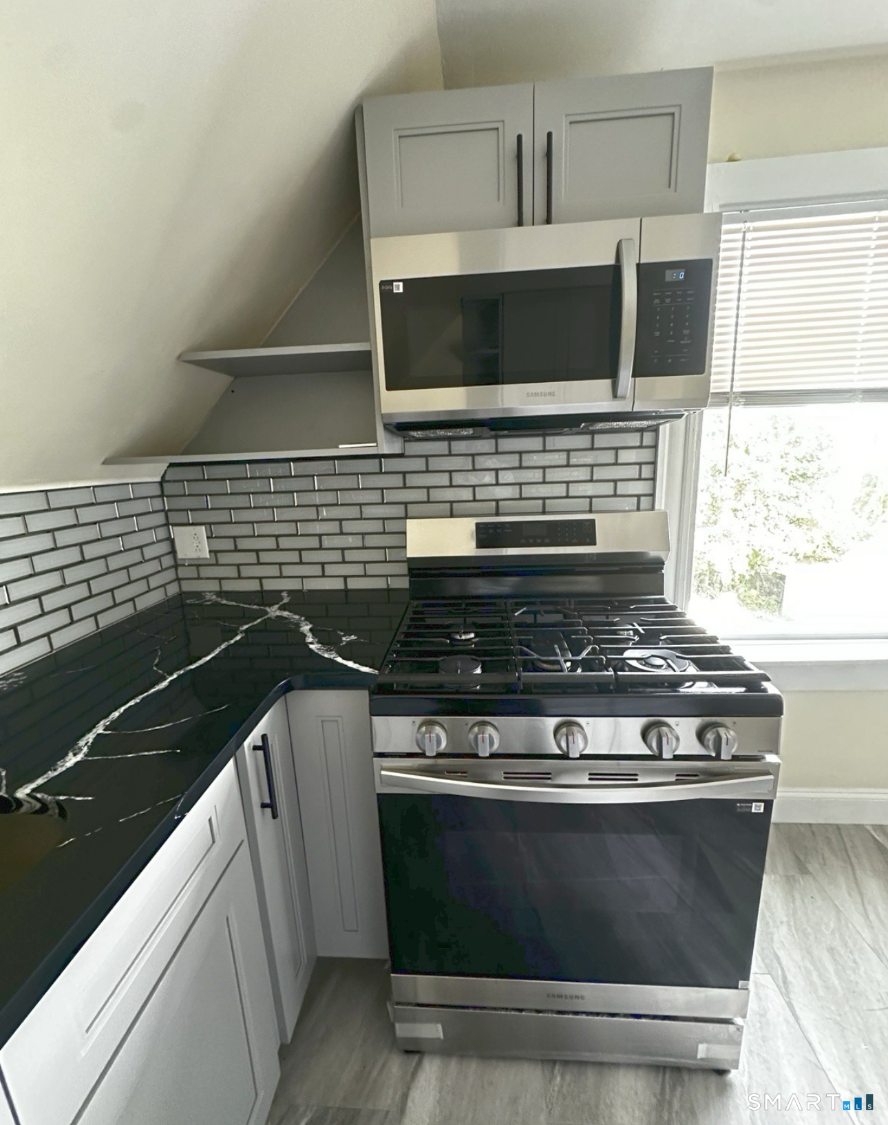 Foto 6 de Apartamento en renta en 80 Milne Street #3, Bridgeport, CT — $1,800/mes