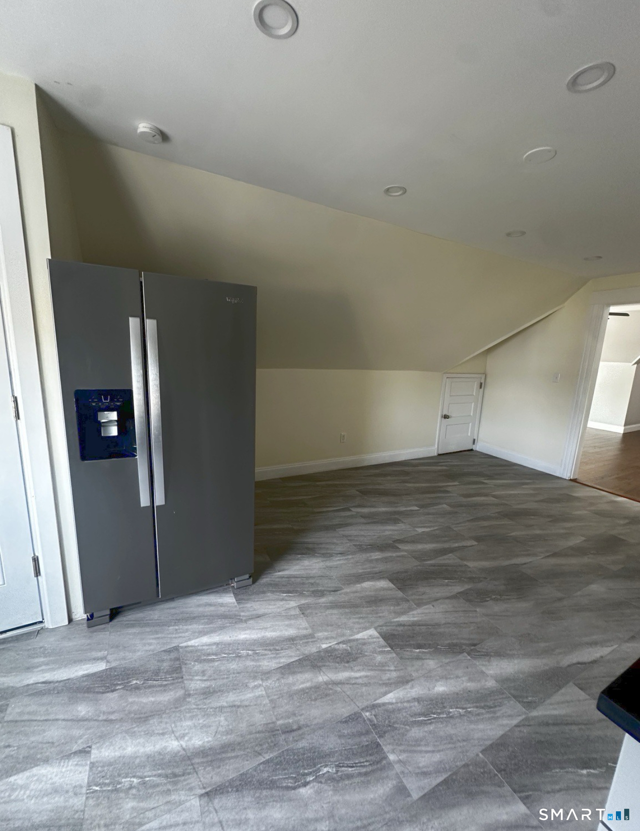 Foto 7 de Apartamento en renta en 80 Milne Street #3, Bridgeport, CT — $1,800/mes
