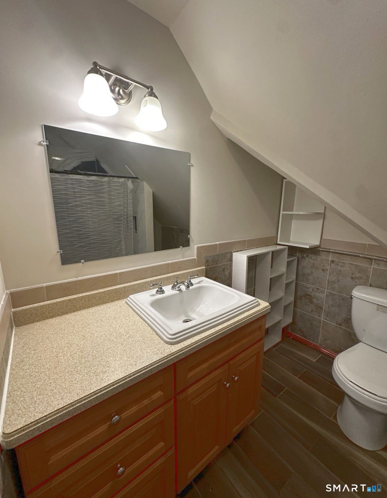 Foto 8 de Apartamento en renta en 80 Milne Street #3, Bridgeport, CT — $1,800/mes