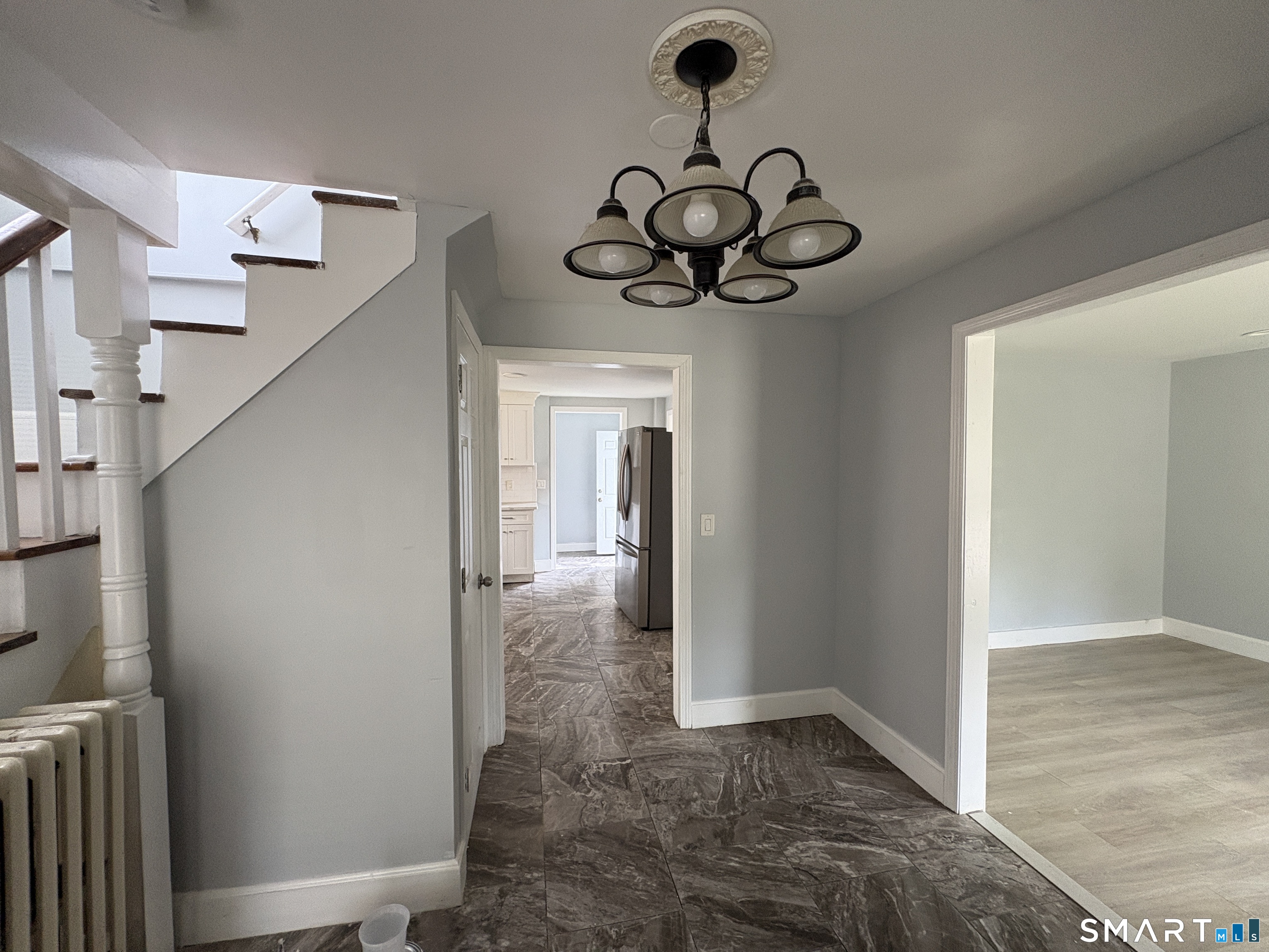 Foto 1 de Casa en venta en 1046 Sylvan Avenue, Bridgeport, CT — $430,000