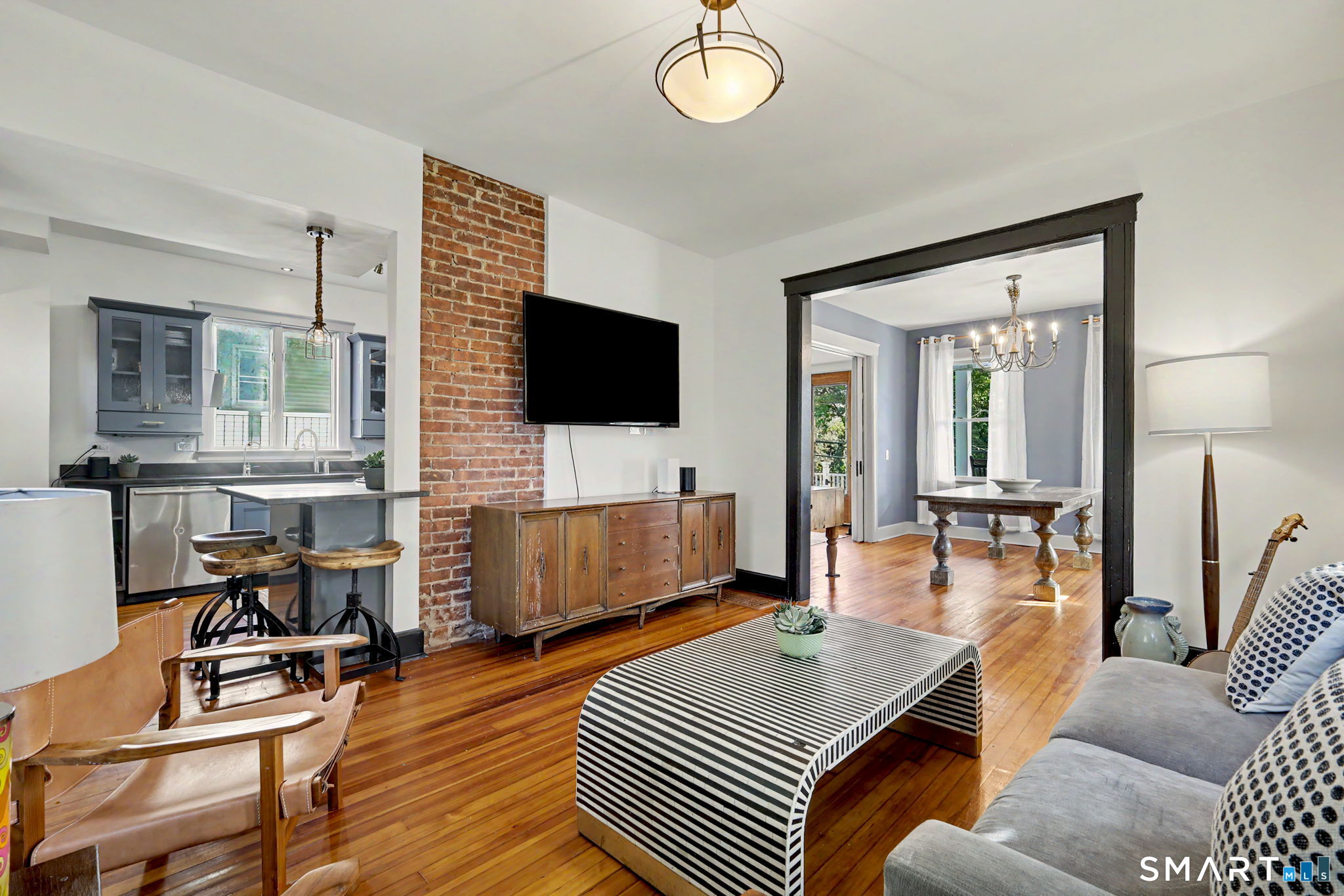 351 Delavan photo 10