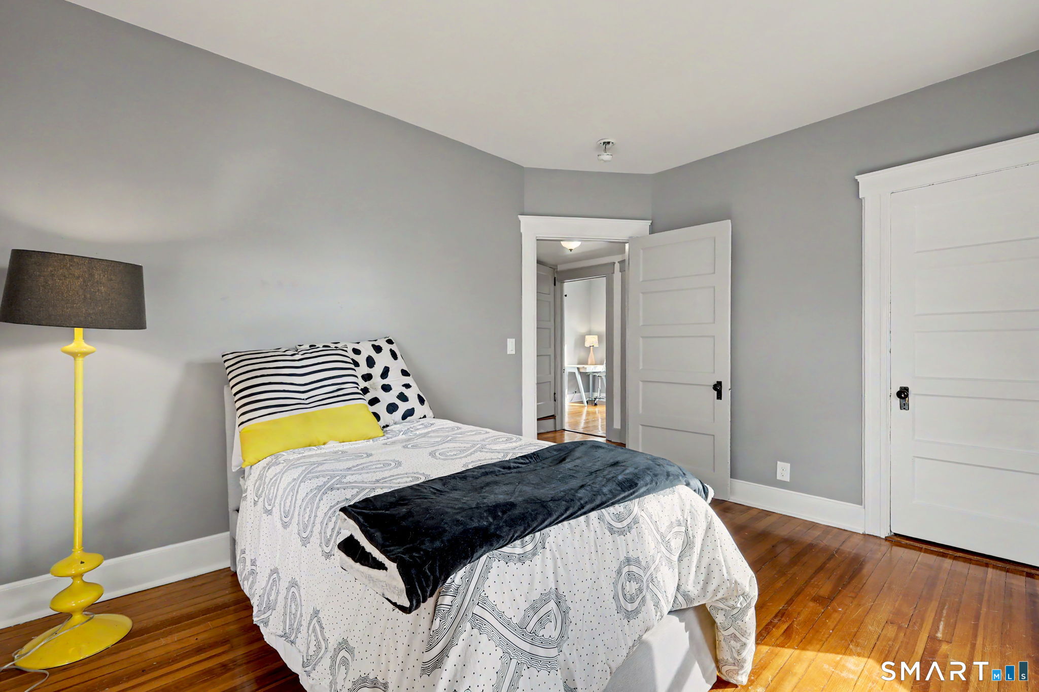 351 Delavan photo 23