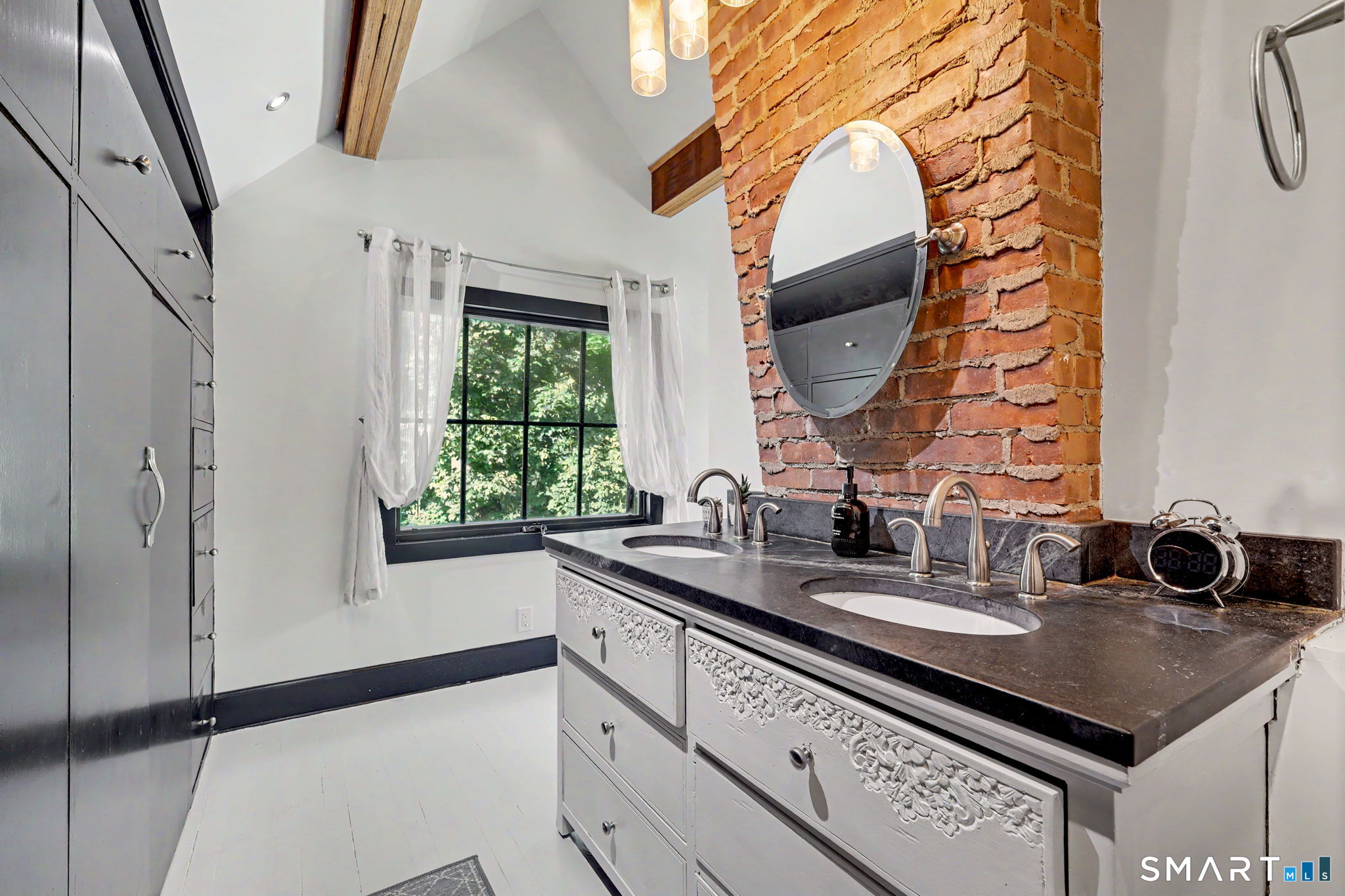 351 Delavan photo 19