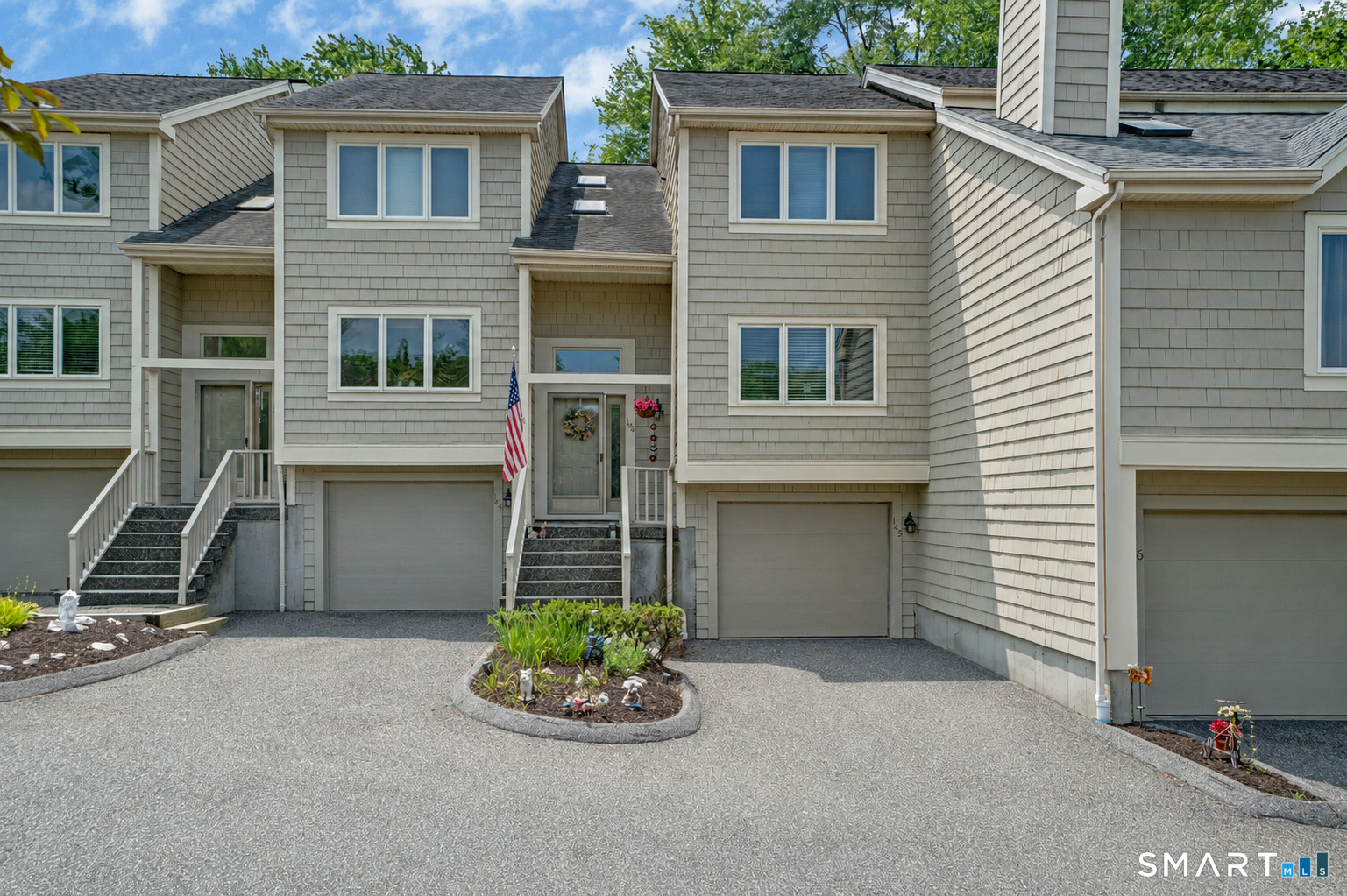 Foto 1 de Condominio en renta en 12 Boulevard Drive #24-145, Danbury, CT — $3,350/mes