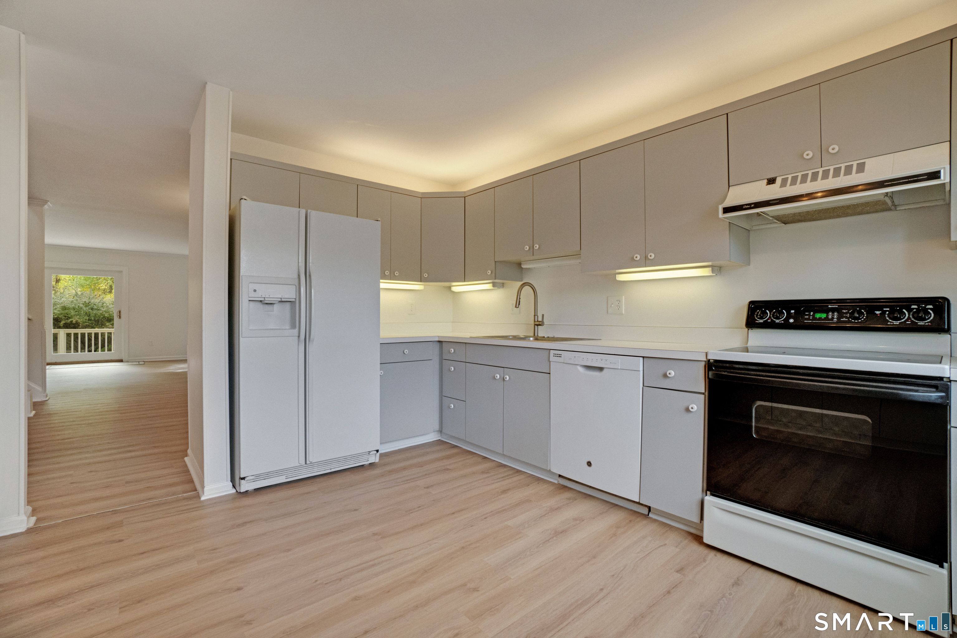 Foto 8 de Condominio en renta en 12 Boulevard Drive #24-145, Danbury, CT — $3,350/mes
