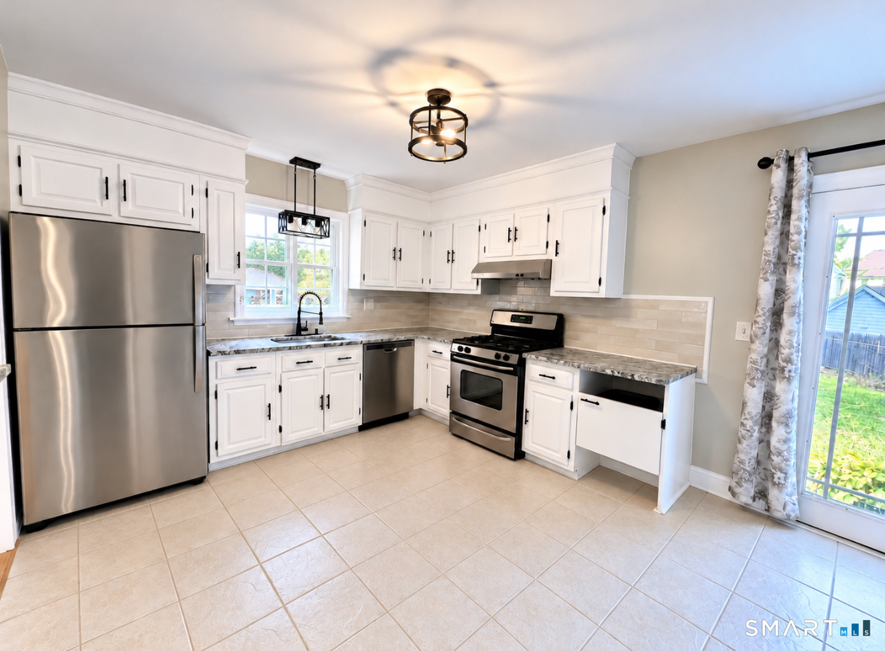 Foto 7 de Apartamento en renta en 1079 Brooklawn Avenue, Fairfield, CT — $3,200/mes