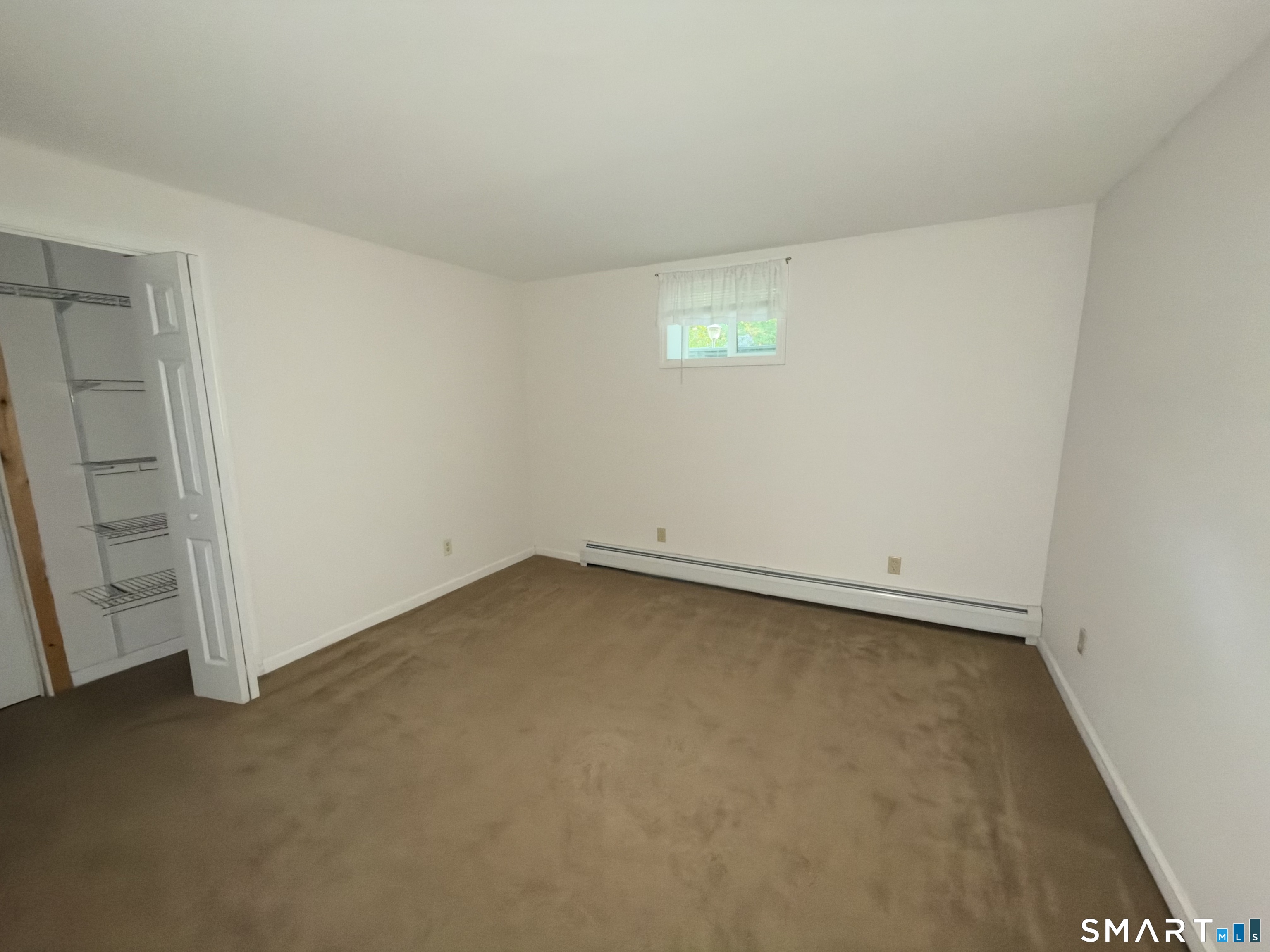 Foto 8 de Apartamento en renta en 15 Indian Hill Lane, Newtown, CT — $2,400/mes
