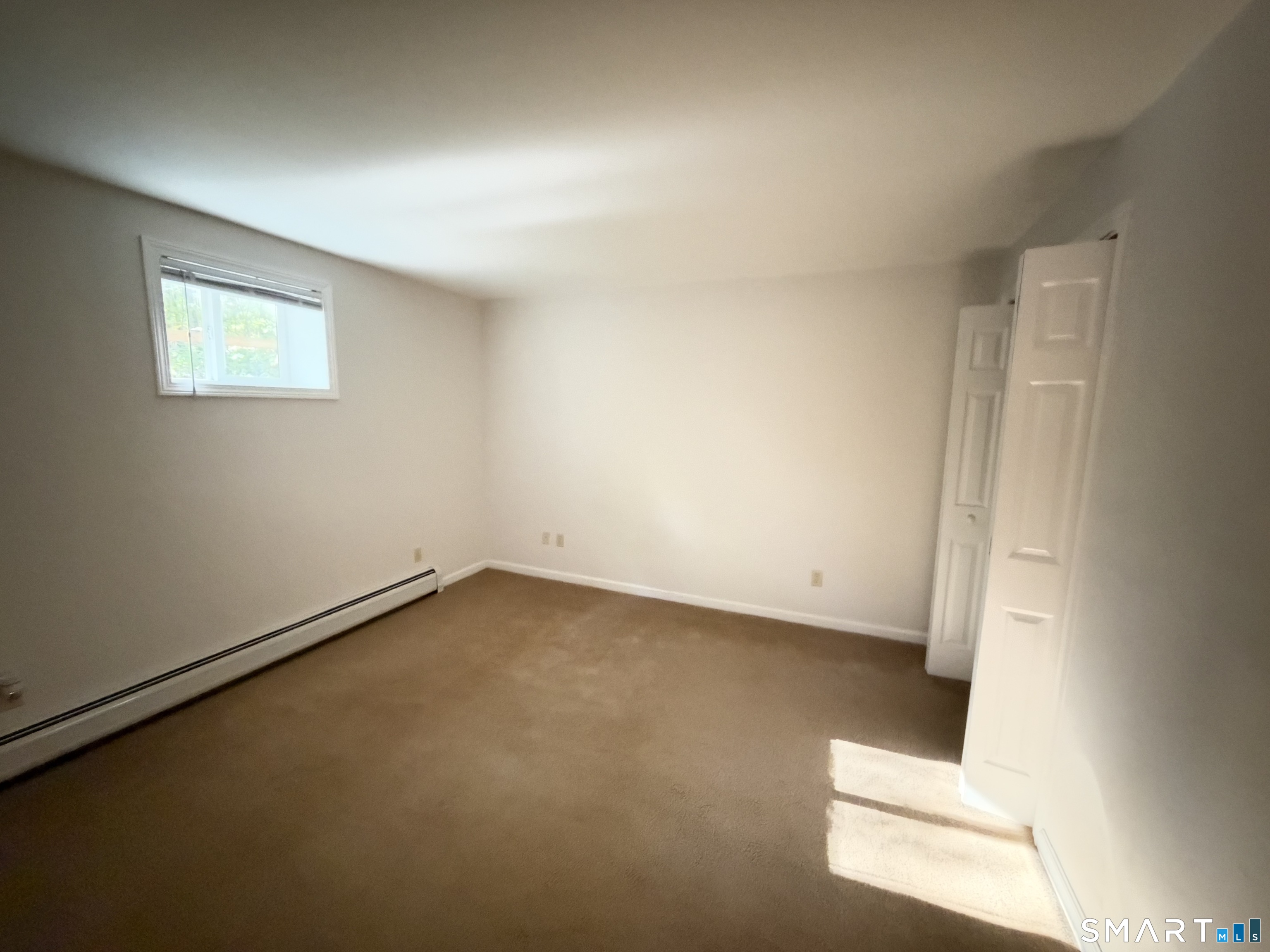 Foto 6 de Apartamento en renta en 15 Indian Hill Lane, Newtown, CT — $2,400/mes