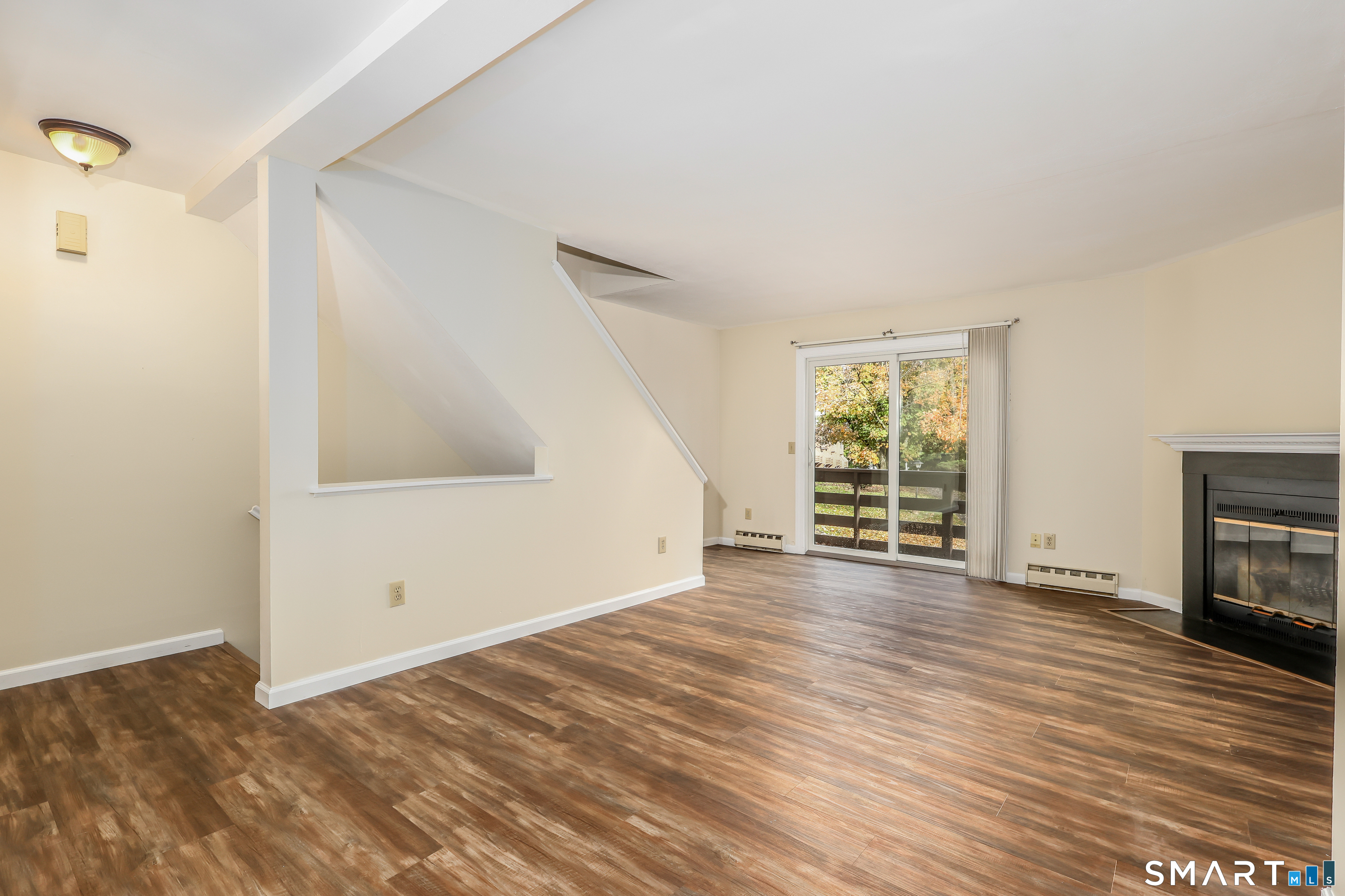 Foto 3 de Condominio en renta en 157 Shelter Rock Road #56, Danbury, CT — $2,500/mes
