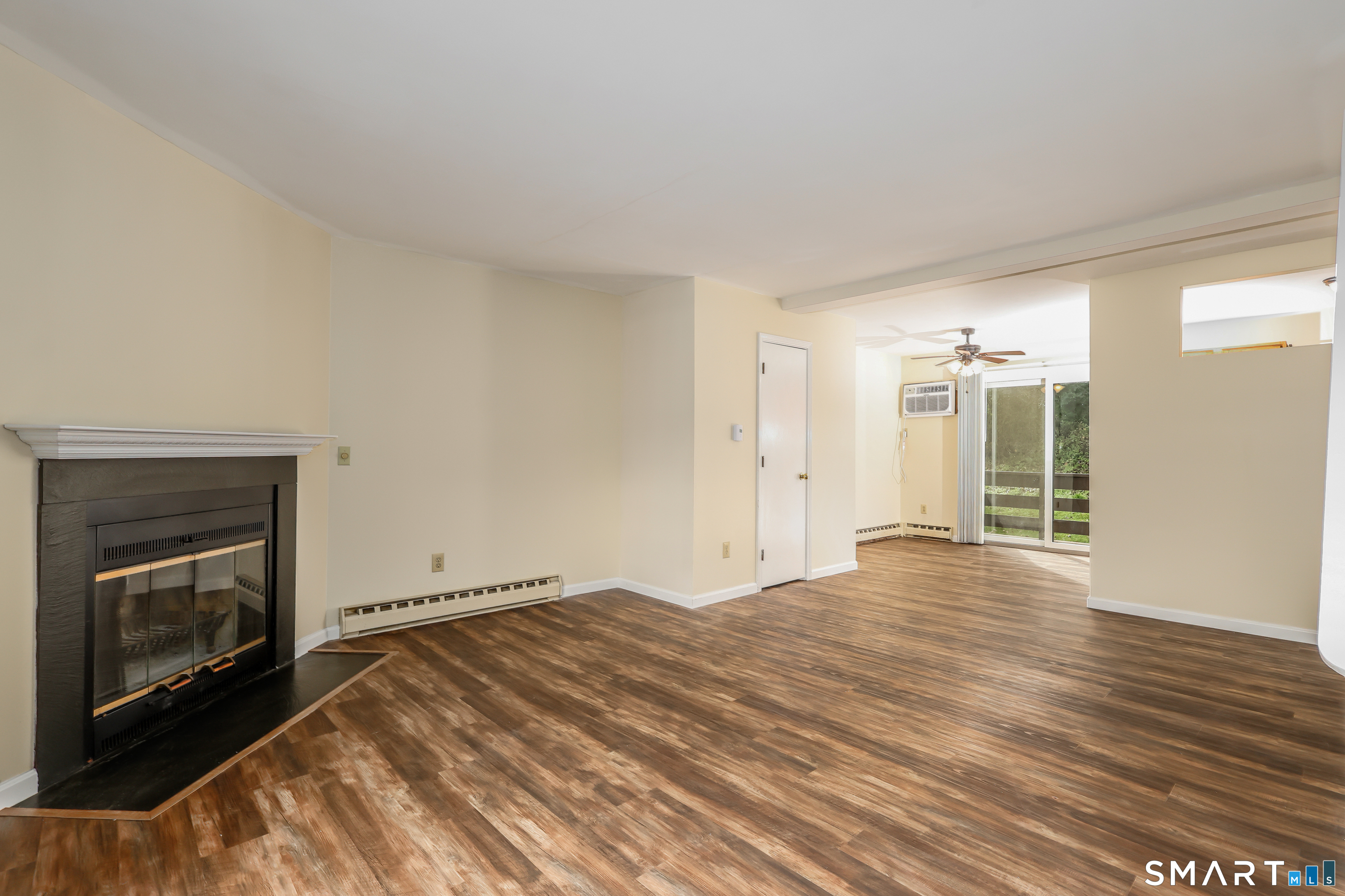 Foto 5 de Condominio en renta en 157 Shelter Rock Road #56, Danbury, CT — $2,500/mes
