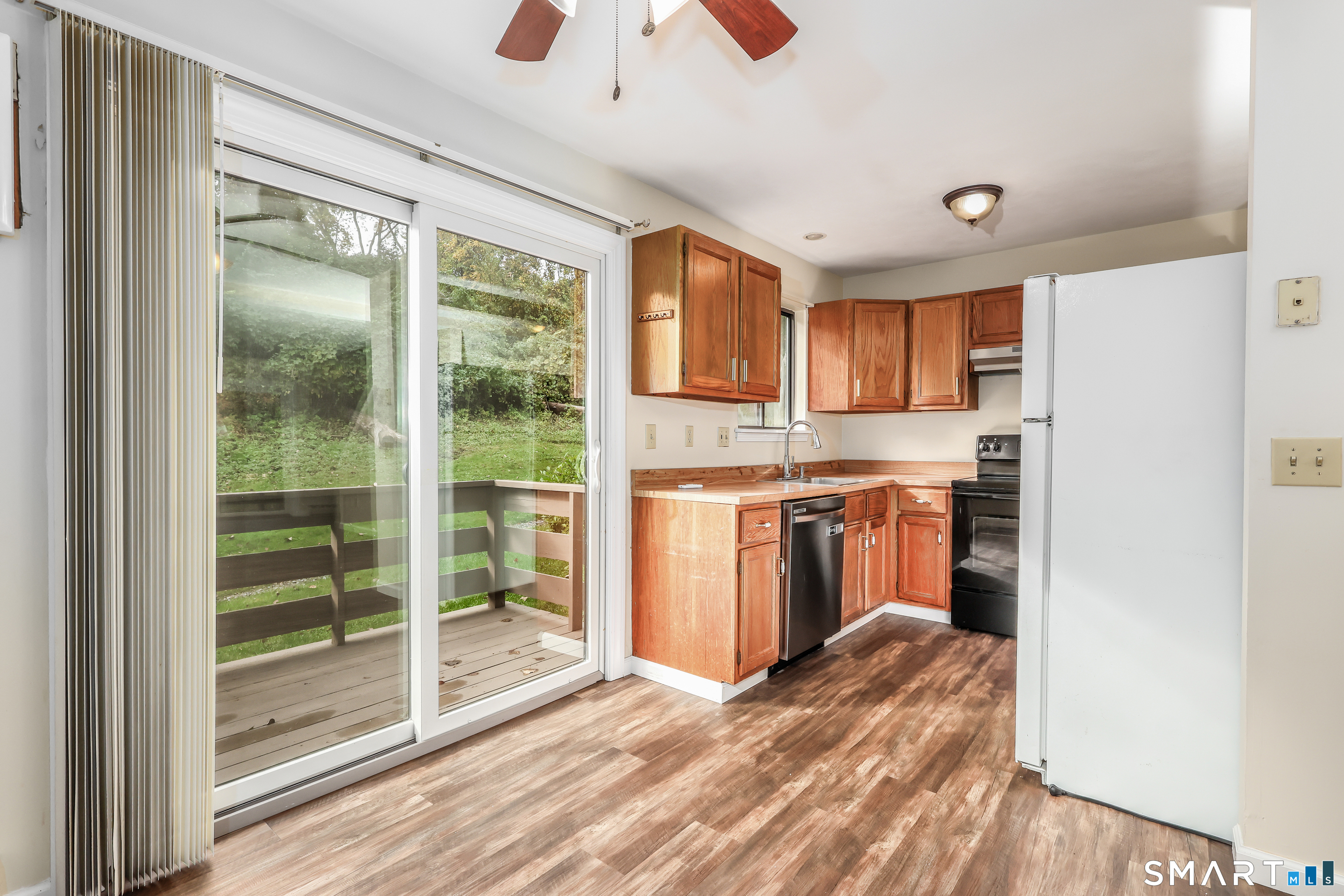 Foto 8 de Condominio en renta en 157 Shelter Rock Road #56, Danbury, CT — $2,500/mes