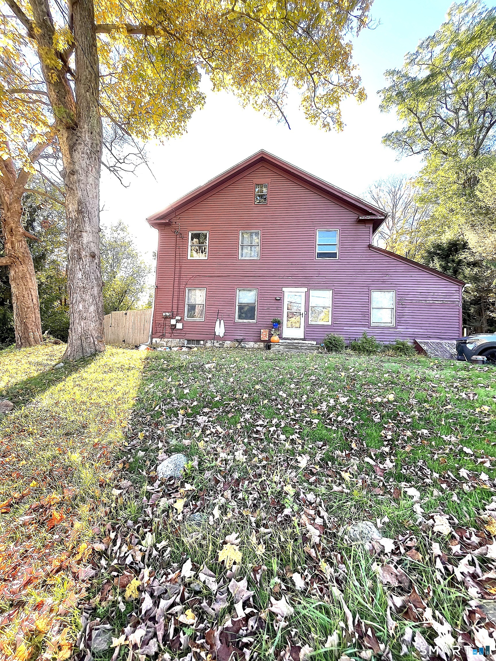 Foto 1 de 2 familias en venta en 1 Pole Bridge Road, Newtown, CT — $599,000