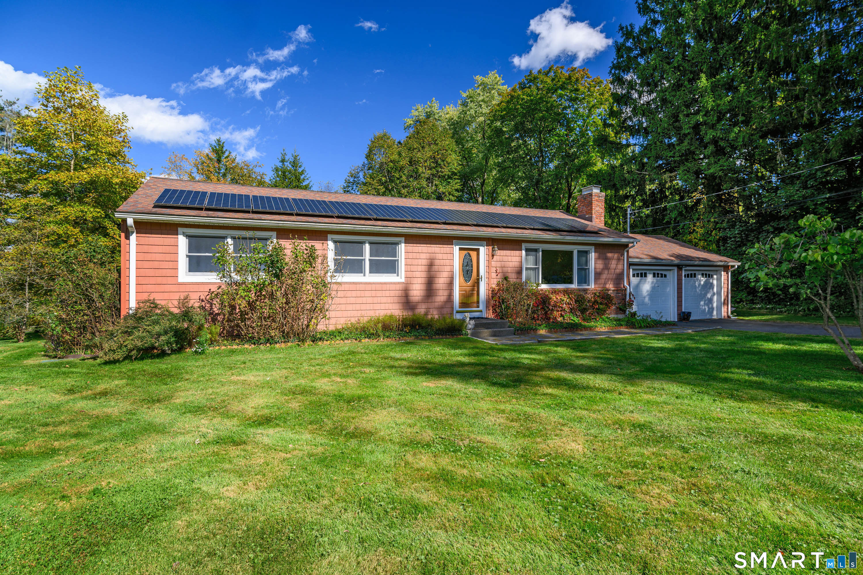 Foto 1 de Casa en venta en 2 Madison Drive, Newtown, CT — $499,000