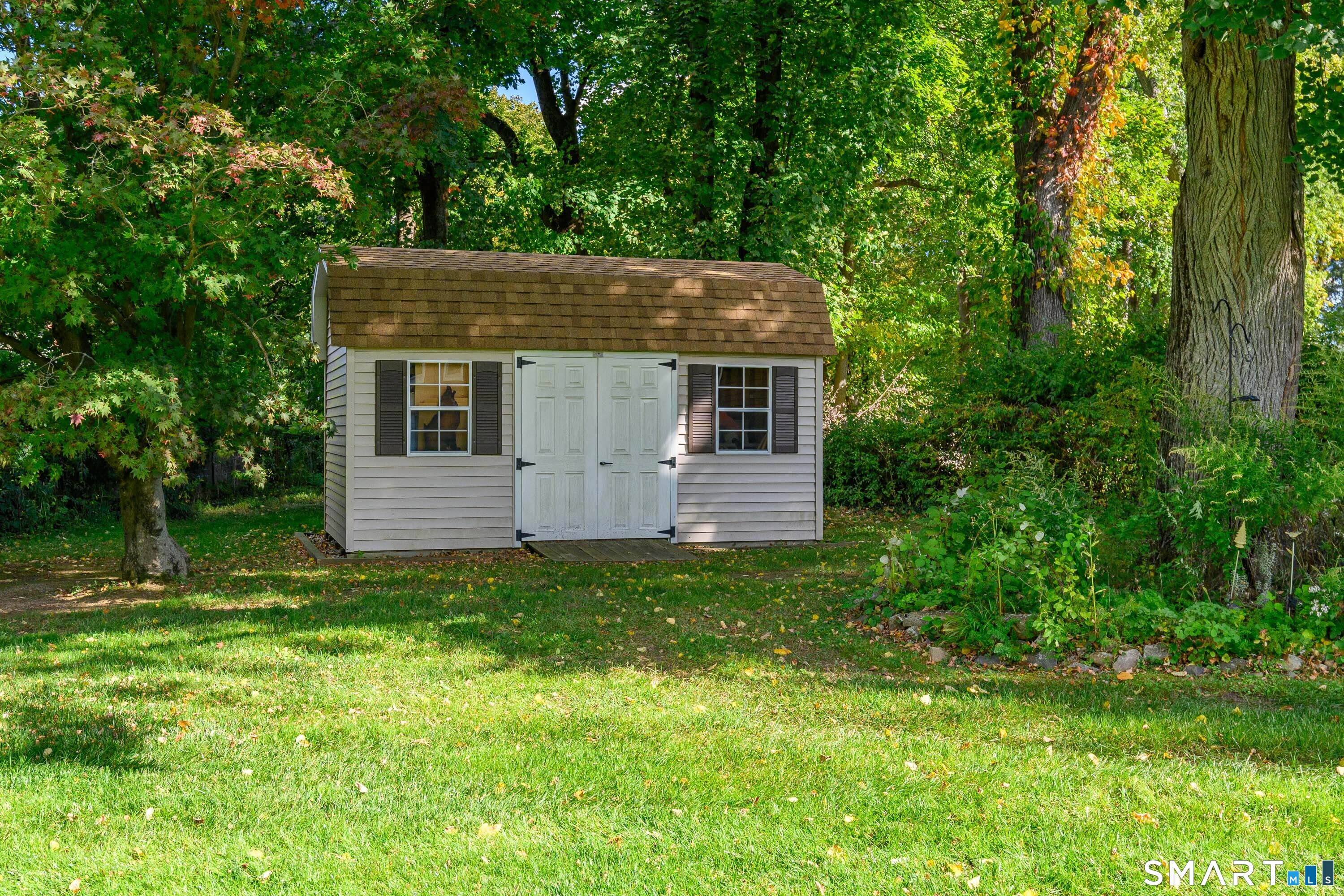 2 Madison Drive — photo 32