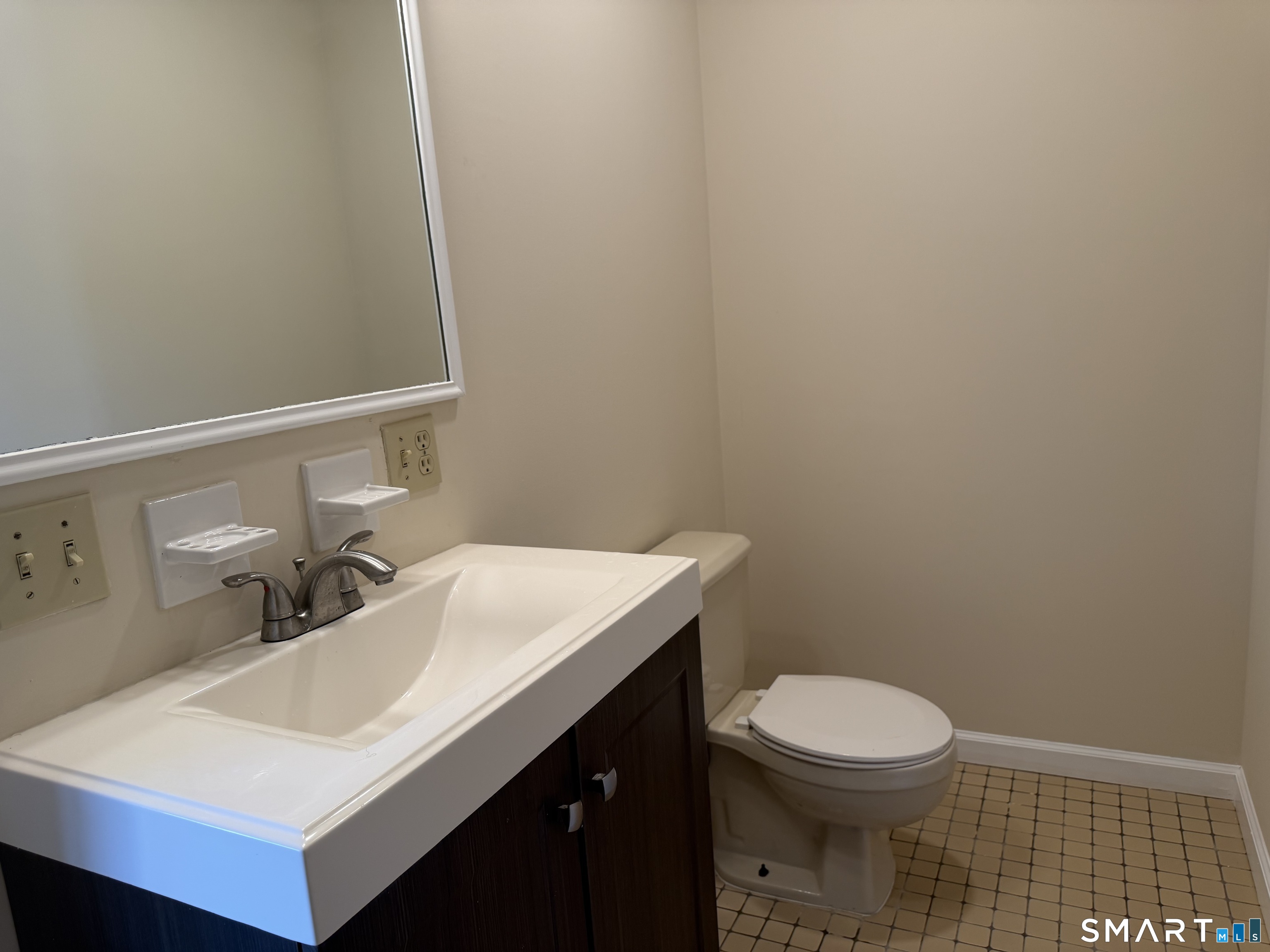 Foto 6 de Apartamento en renta en 15 Lee Avenue #1, Danbury, CT — $1,900/mes
