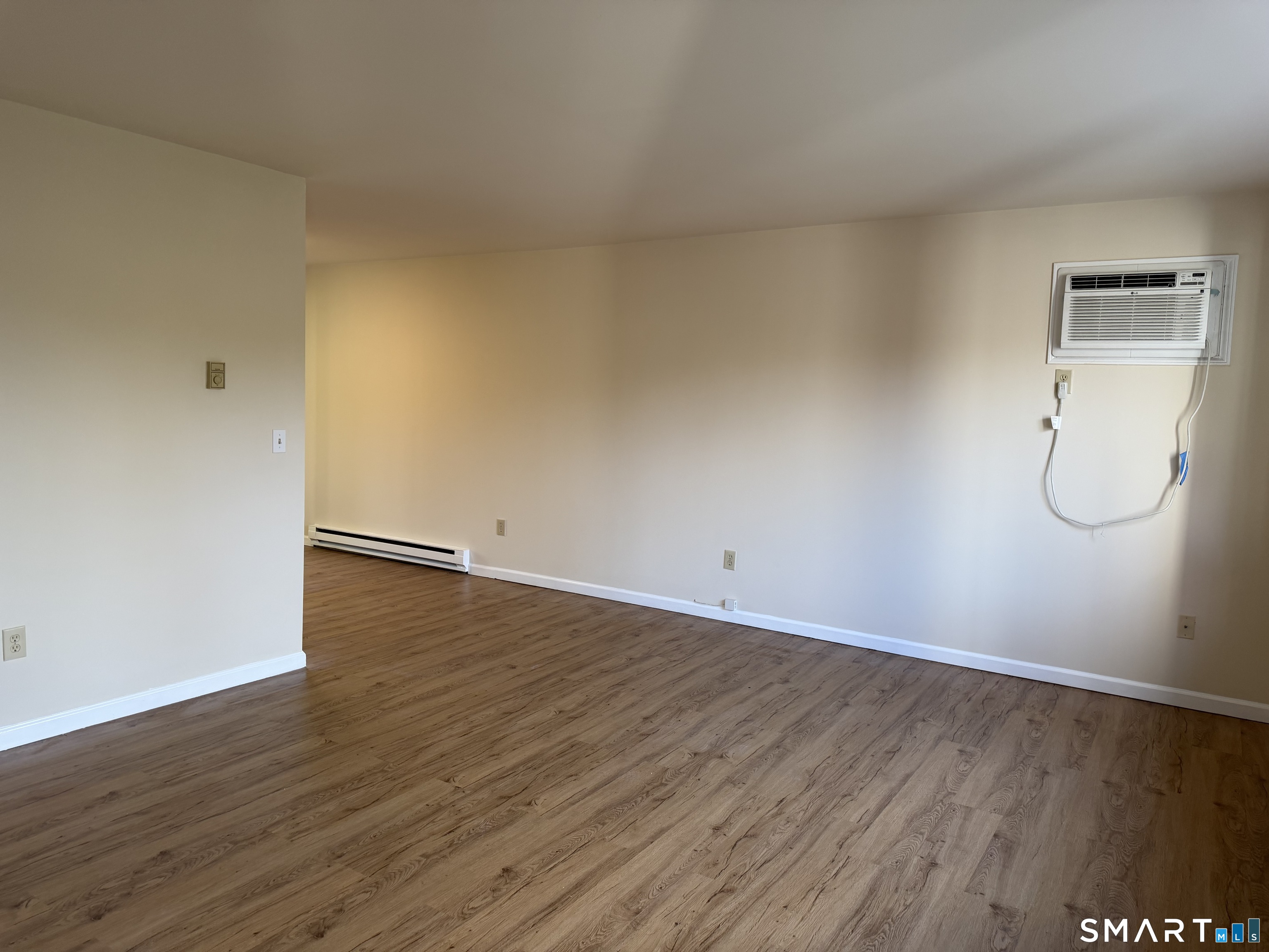 Foto 7 de Apartamento en renta en 15 Lee Avenue #1, Danbury, CT — $1,900/mes