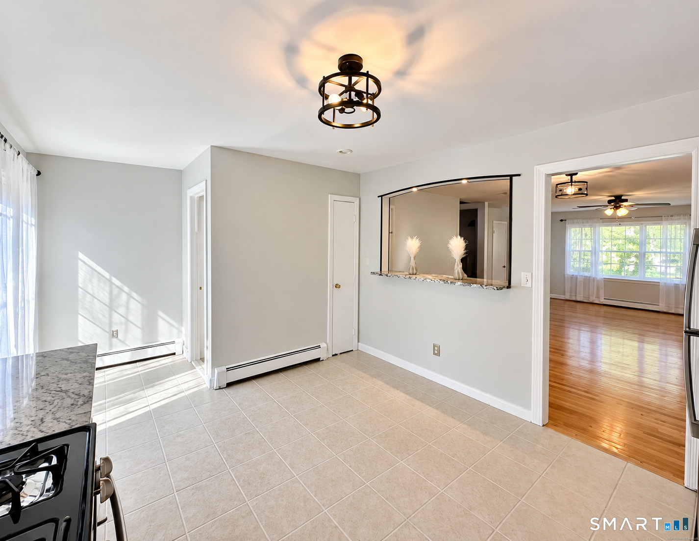 Foto 9 de Apartamento en renta en 1079 Brooklawn Avenue, Fairfield, CT — $3,200/mes