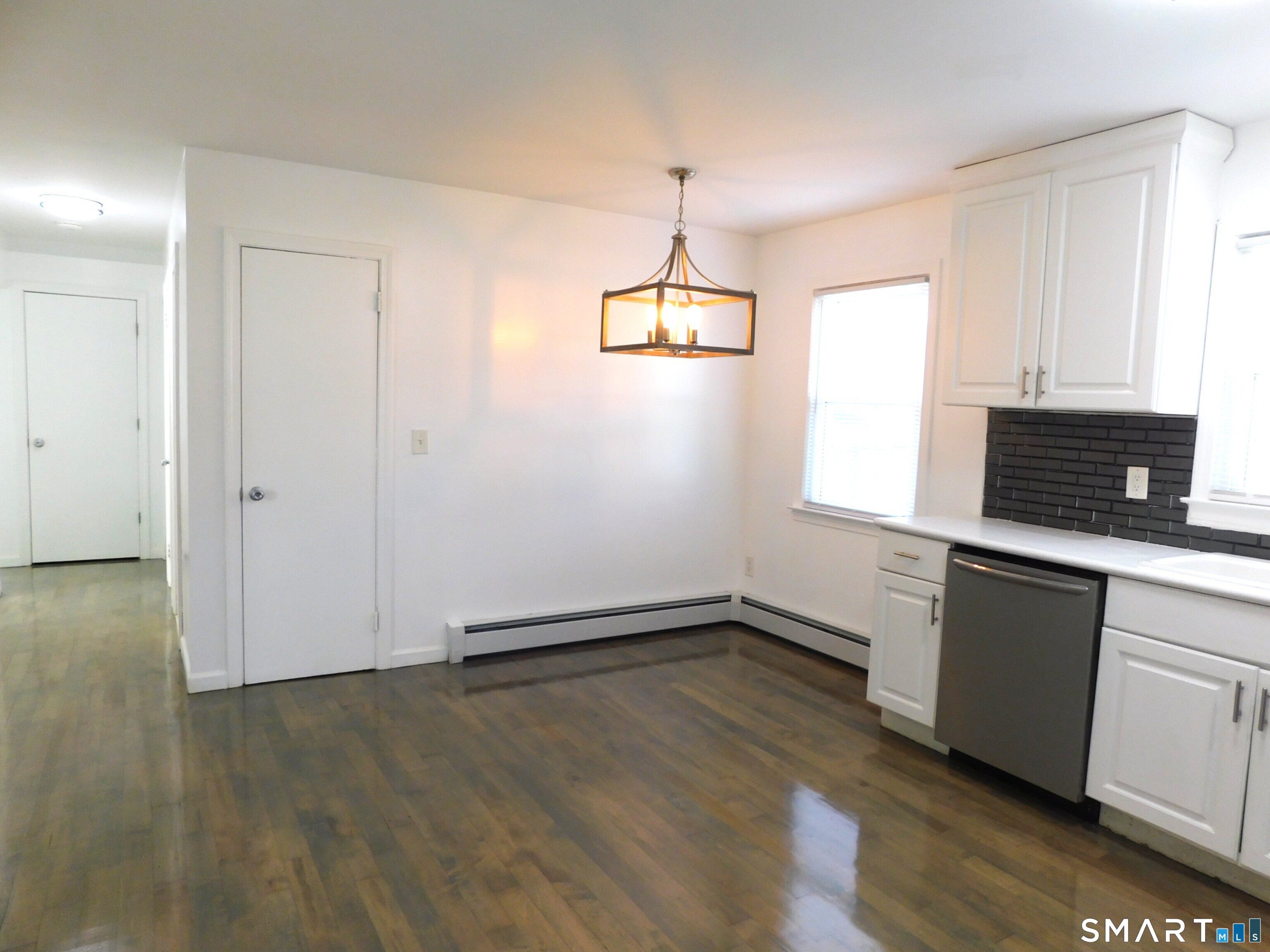 Foto 4 de Apartamento en renta en 24 Dayton Road, Bridgeport, CT — $2,800/mes