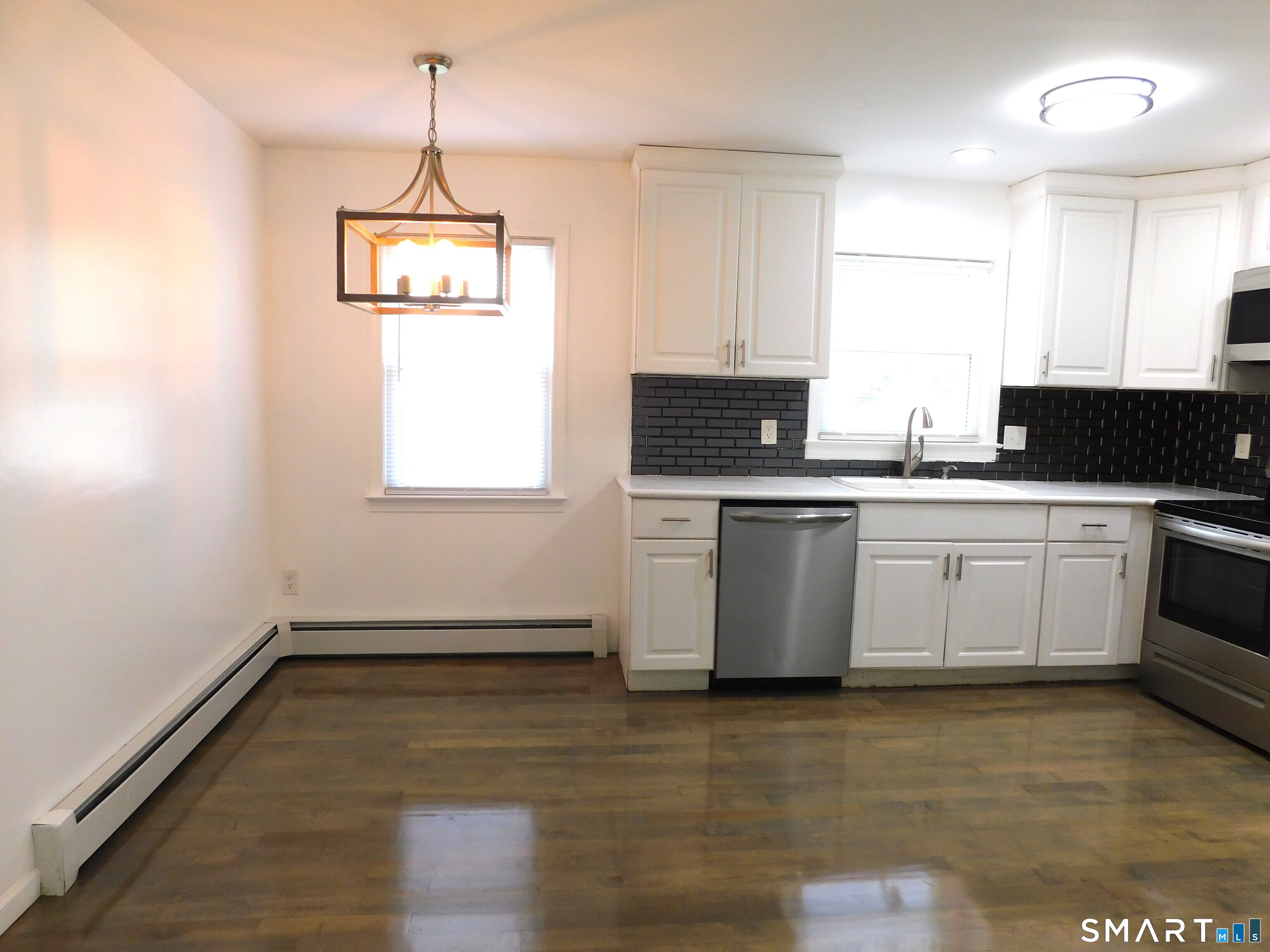 Foto 3 de Apartamento en renta en 24 Dayton Road, Bridgeport, CT — $2,800/mes