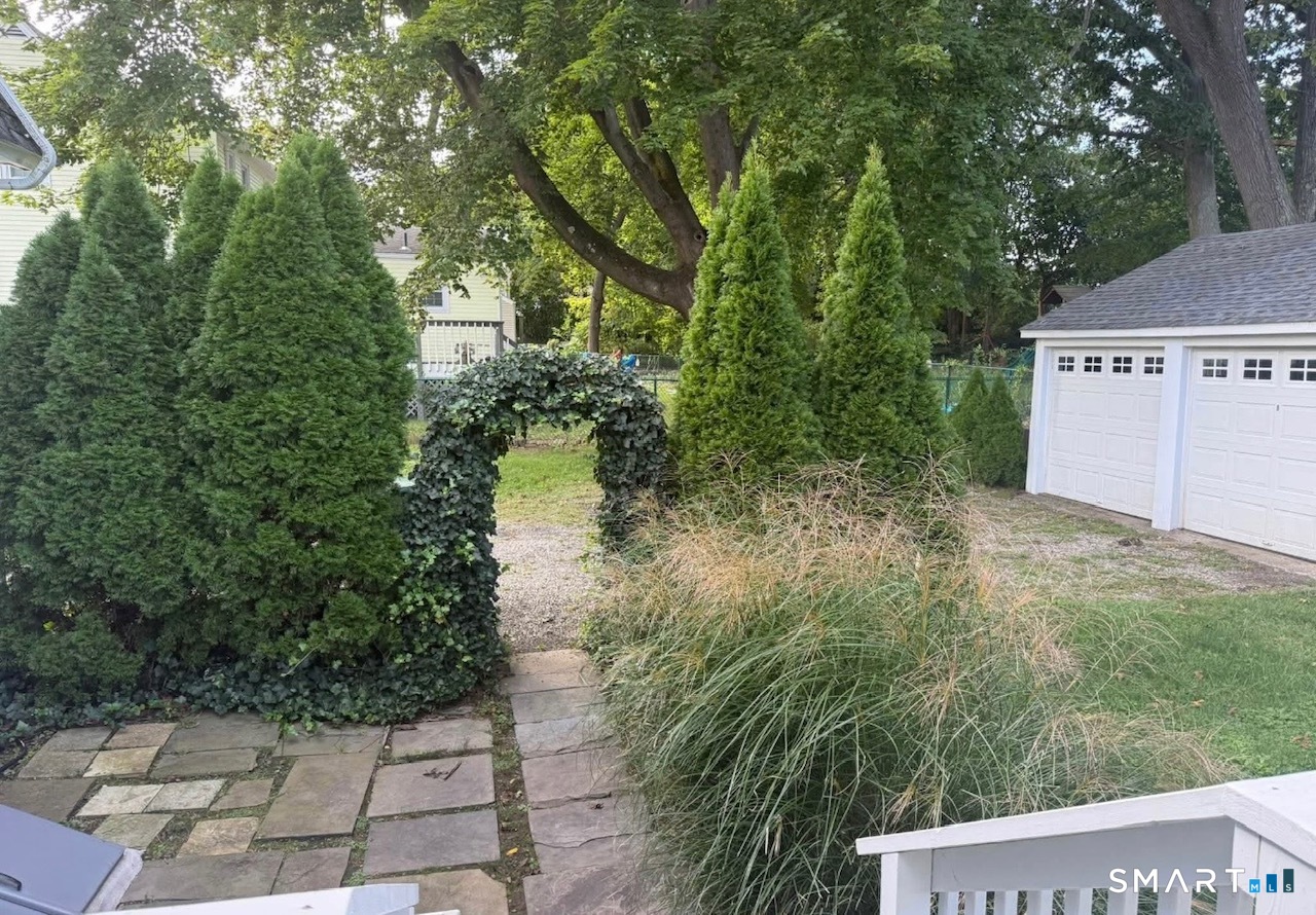 Foto 6 de Casa en renta en 8 Anson Street, Stratford, CT — $3,400/mes