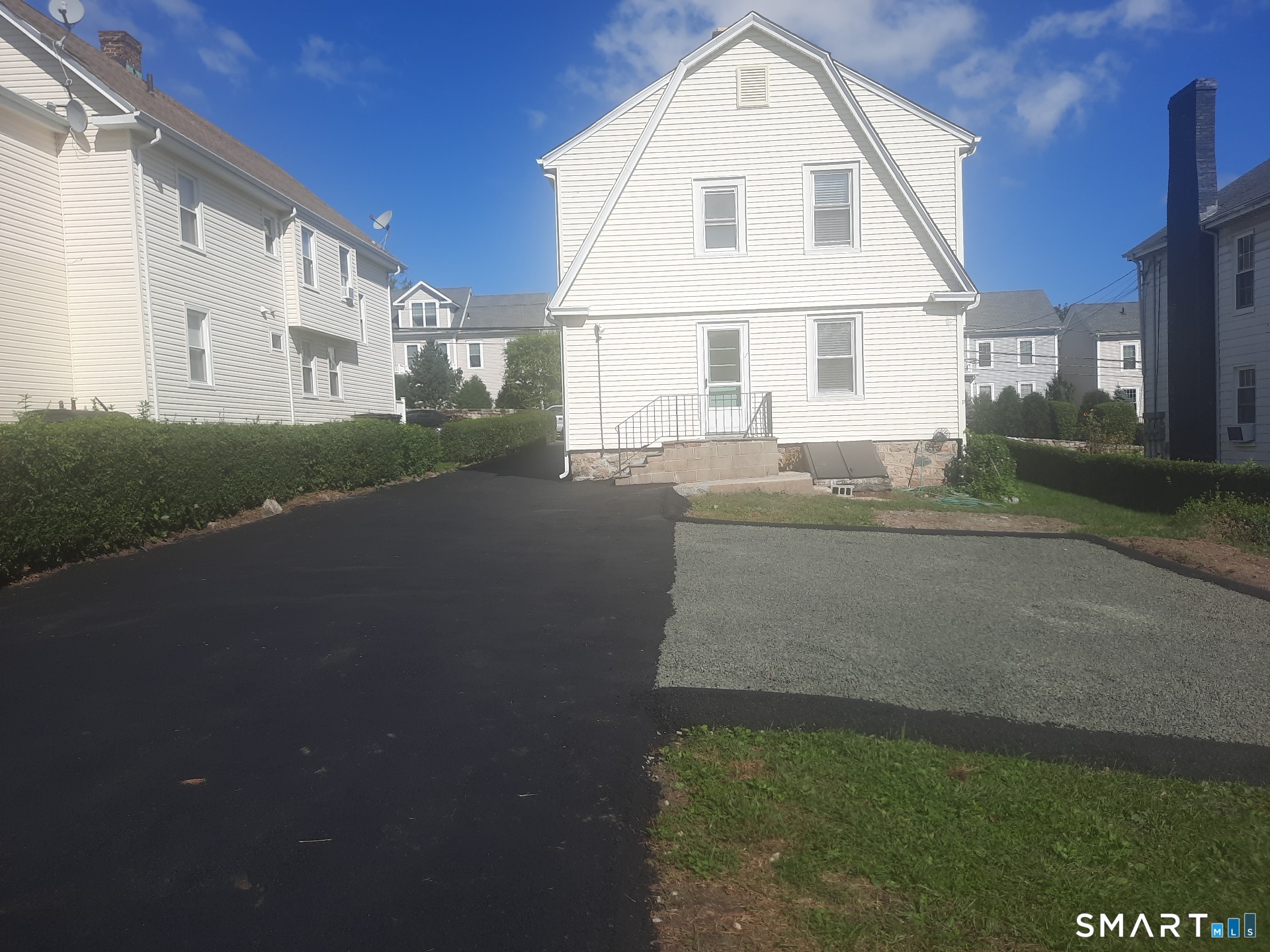 Foto 2 de Apartamento en renta en 144 Colonial Road, Stamford, CT — $2,950/mes