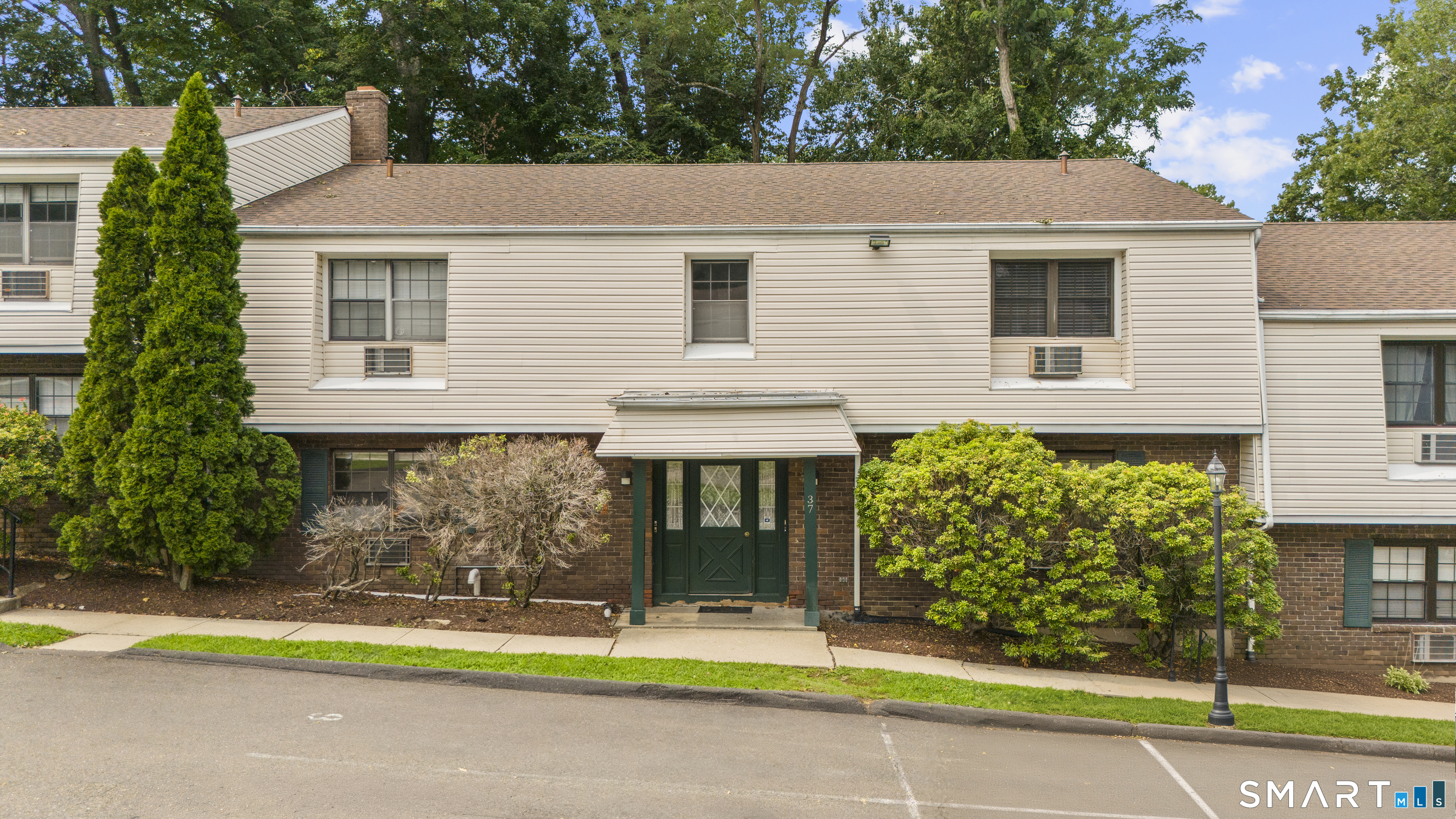 Foto 5 de Condominio en renta en 37 Enid Street #A, Bridgeport, CT — $1,650/mes