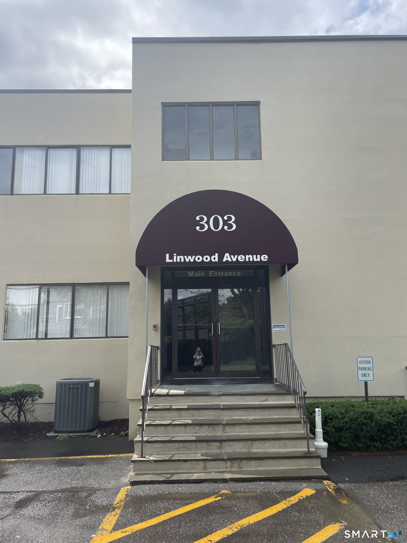 Foto 4 de Local comercial en renta en 303 Linwood Avenue #1F, Fairfield, CT — $1,700/mes