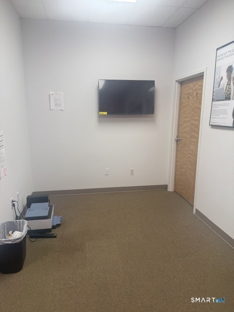 Foto 9 de Local comercial en renta en 303 Linwood Avenue #1F, Fairfield, CT — $1,700/mes