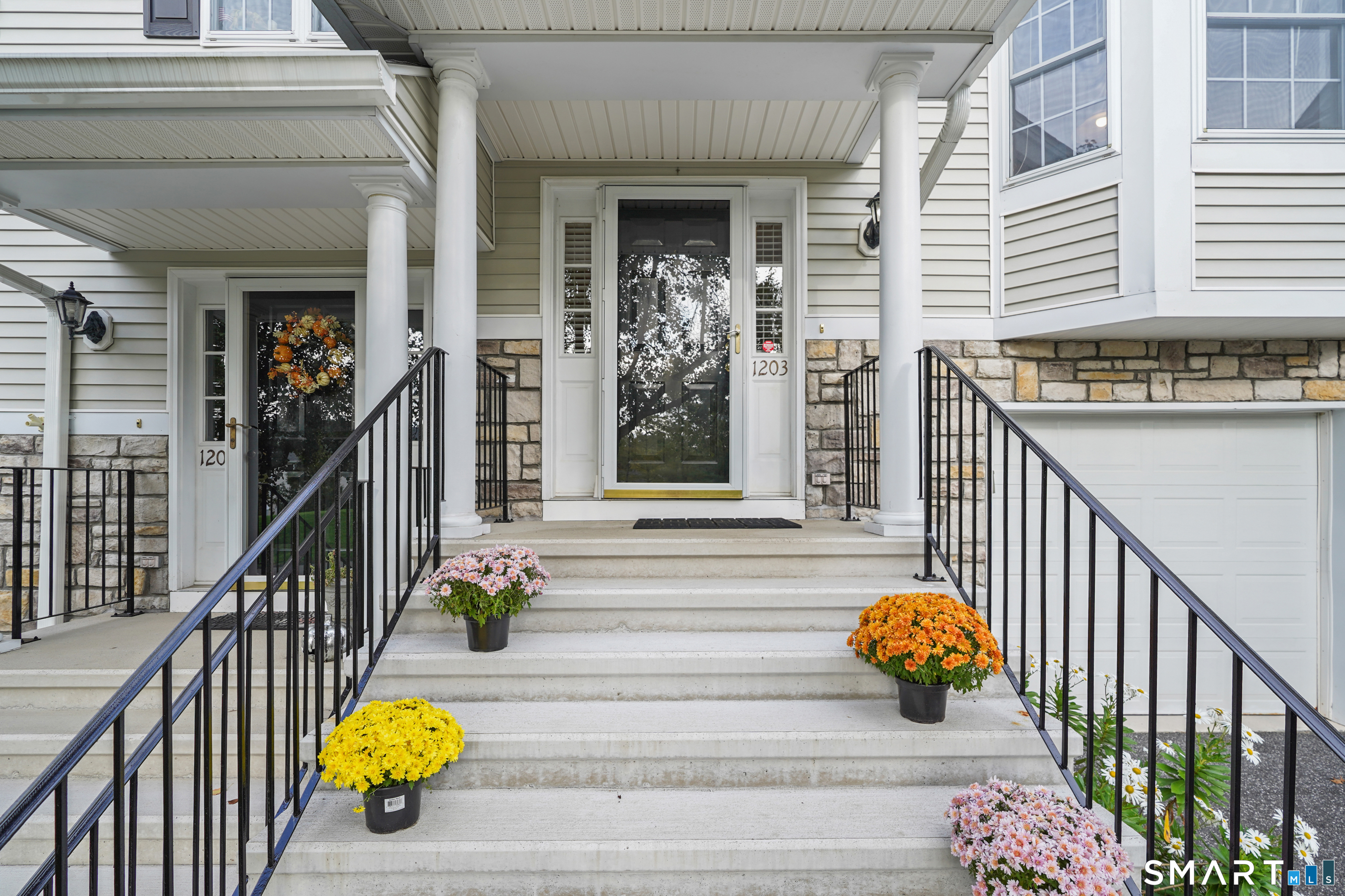 Foto 2 de Condominio en venta en 1203 Revere Road #1203, Danbury, CT — $449,000