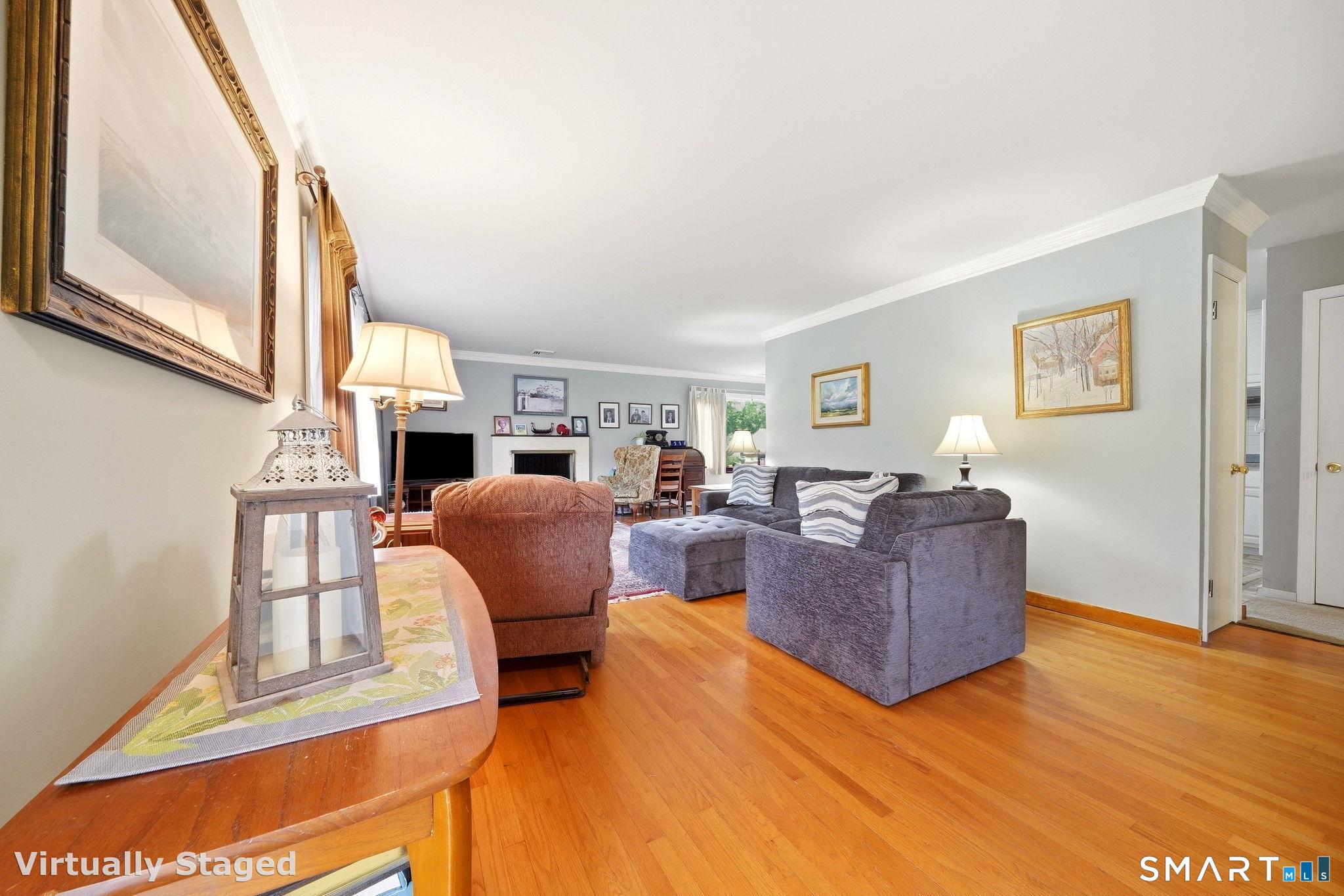 Foto 6 de Casa en venta en 19 Starlight Drive, Norwalk, CT — $799,000