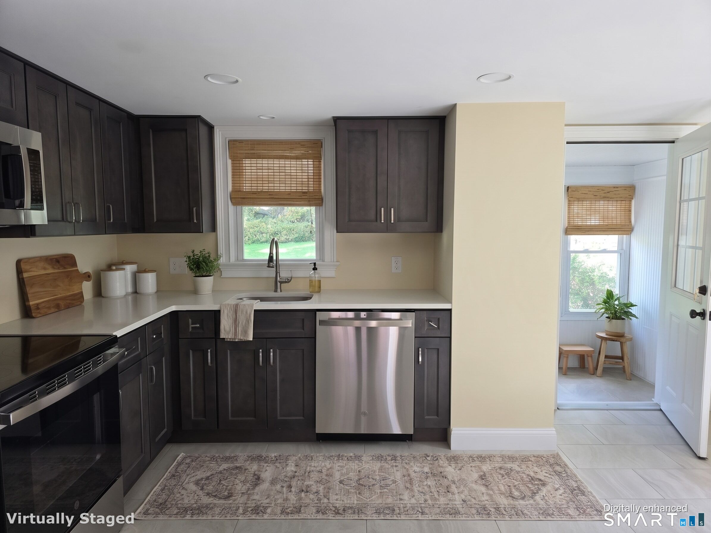 Foto 3 de Apartamento en renta en 47 Jefferson Avenue, Danbury, CT — $2,300/mes