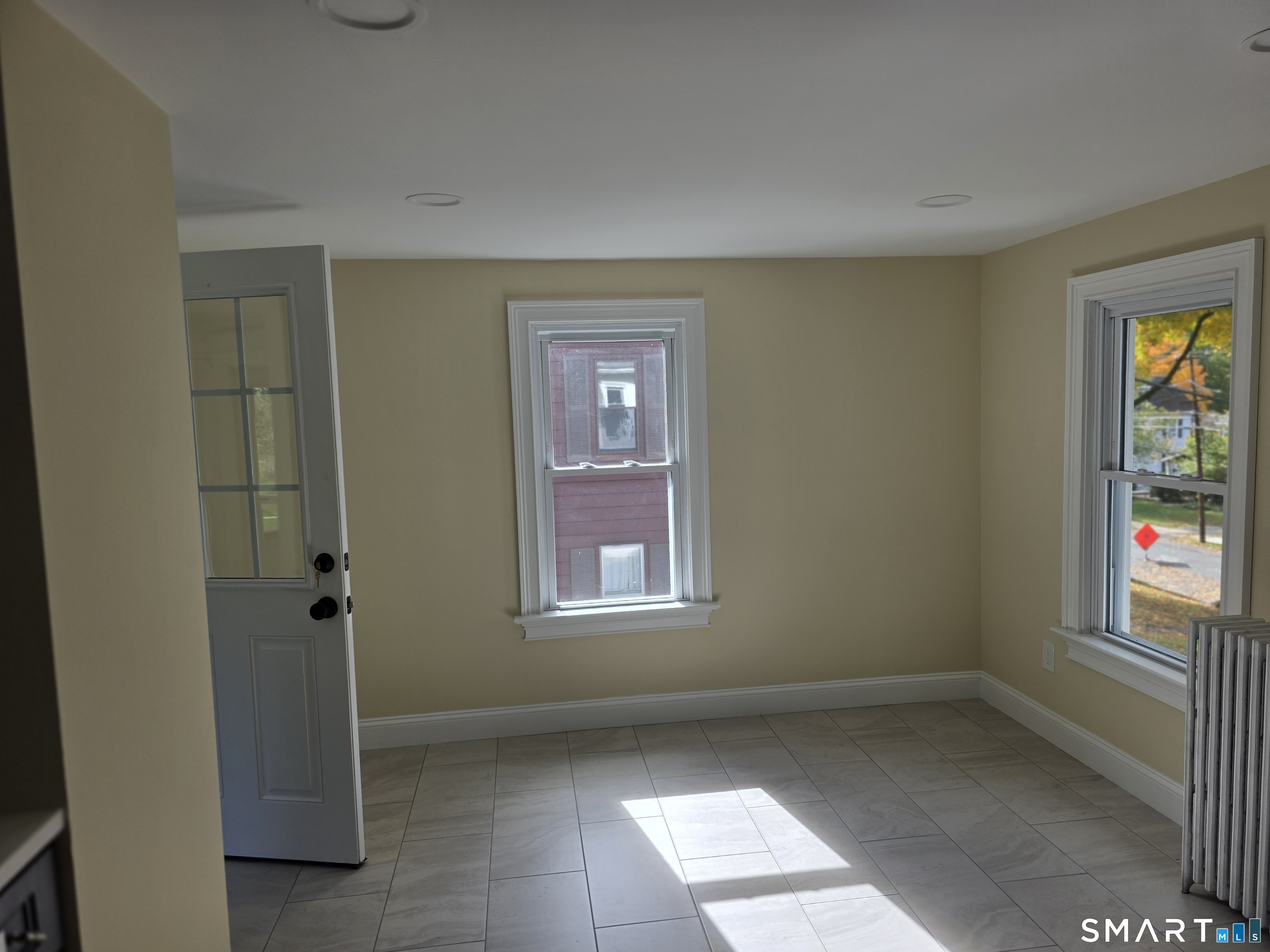 Foto 9 de Apartamento en renta en 47 Jefferson Avenue, Danbury, CT — $2,300/mes