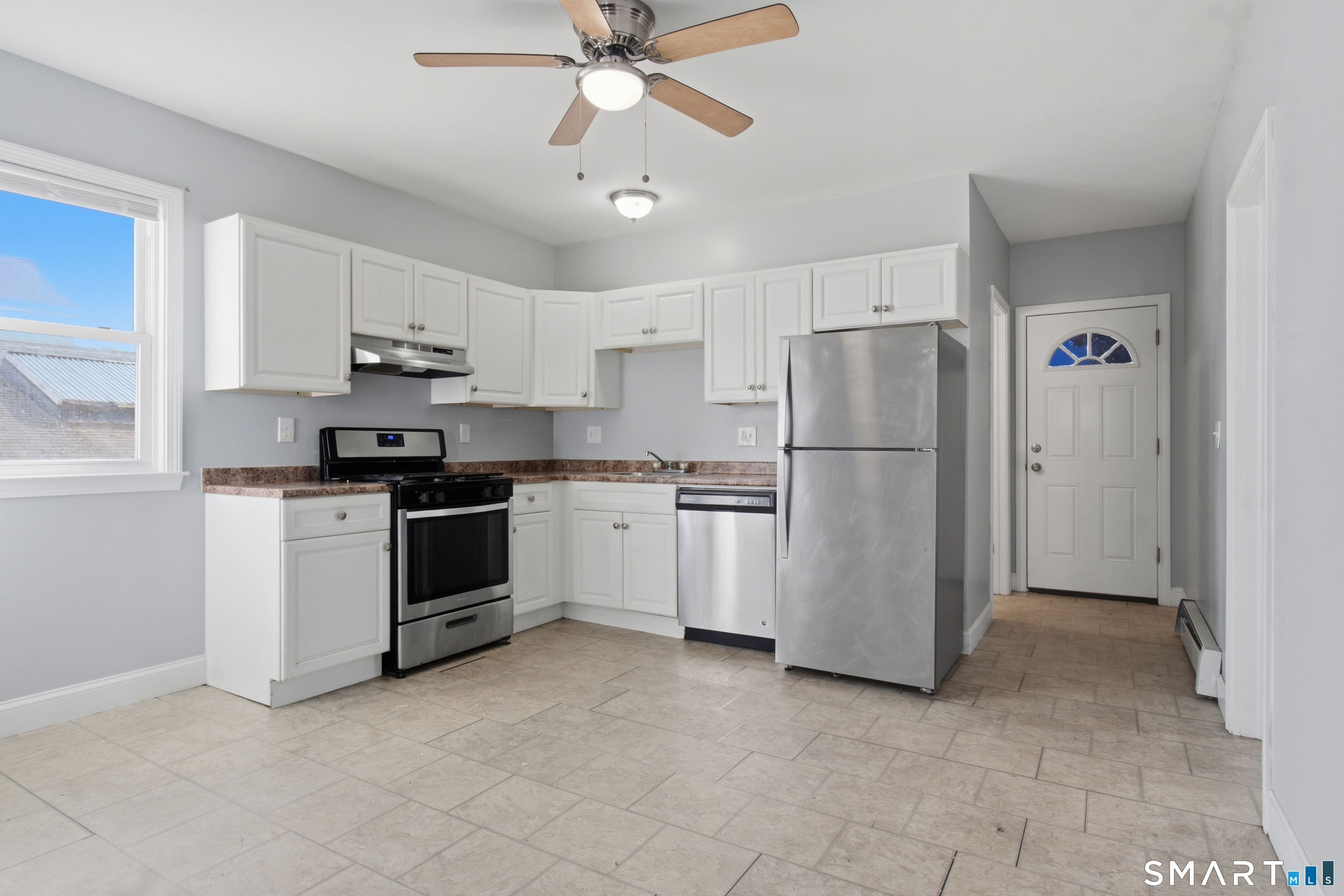Foto 1 de Apartamento en renta en 793 Madison Avenue #2, Bridgeport, CT — $1,895/mes
