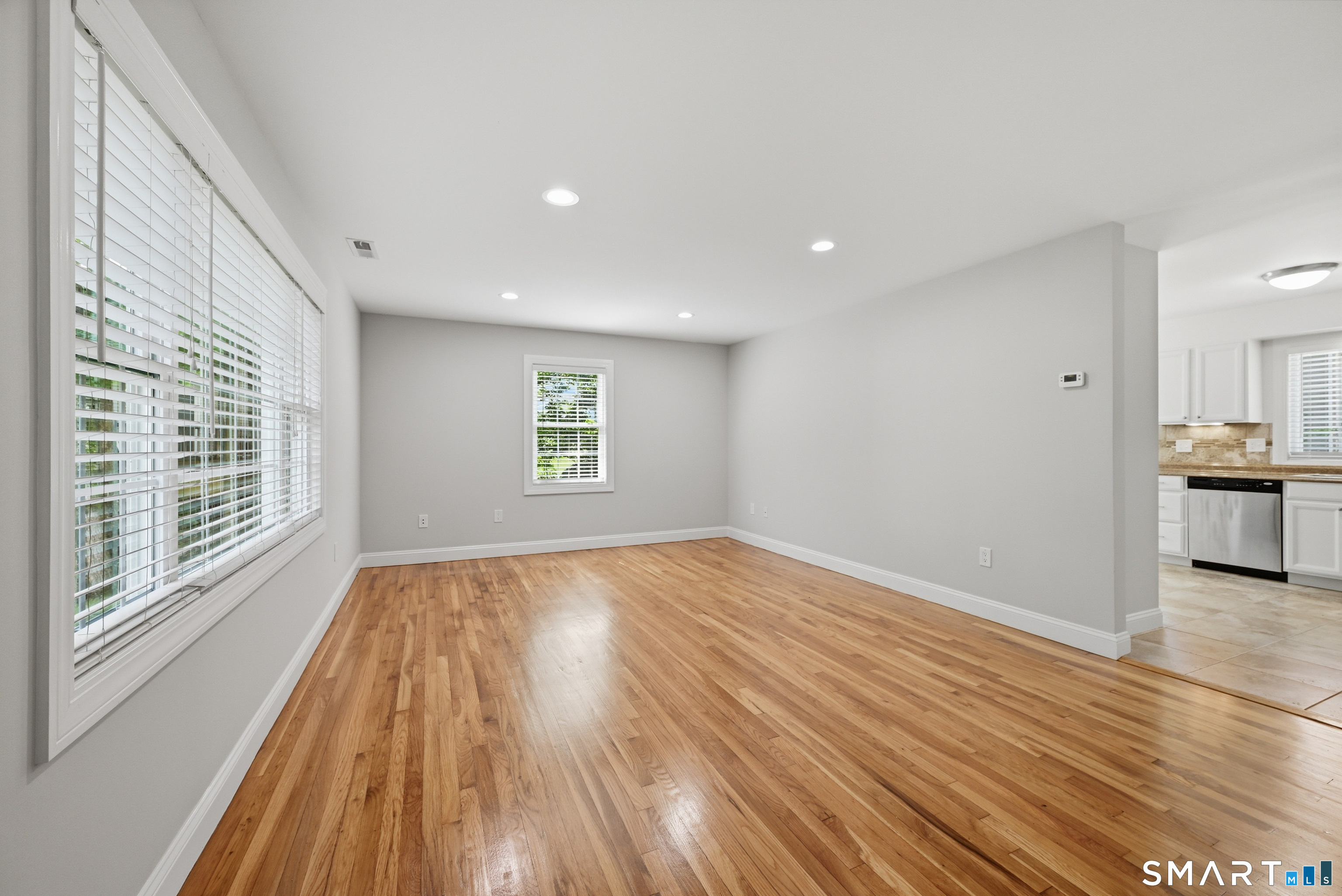 Foto 2 de Apartamento en renta en 66 Jefferson Avenue, Danbury, CT — $3,000/mes