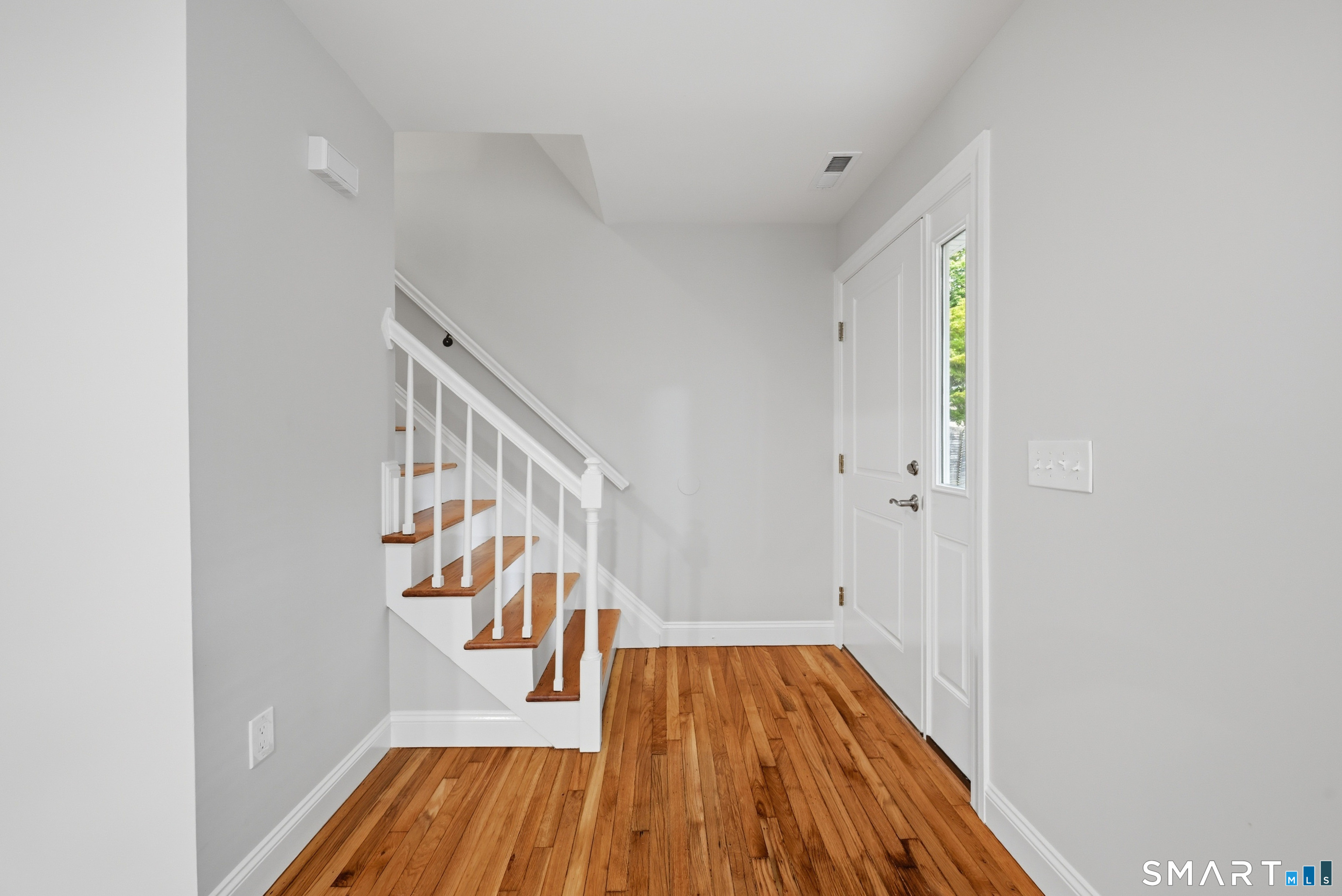 Foto 4 de Apartamento en renta en 66 Jefferson Avenue, Danbury, CT — $3,000/mes
