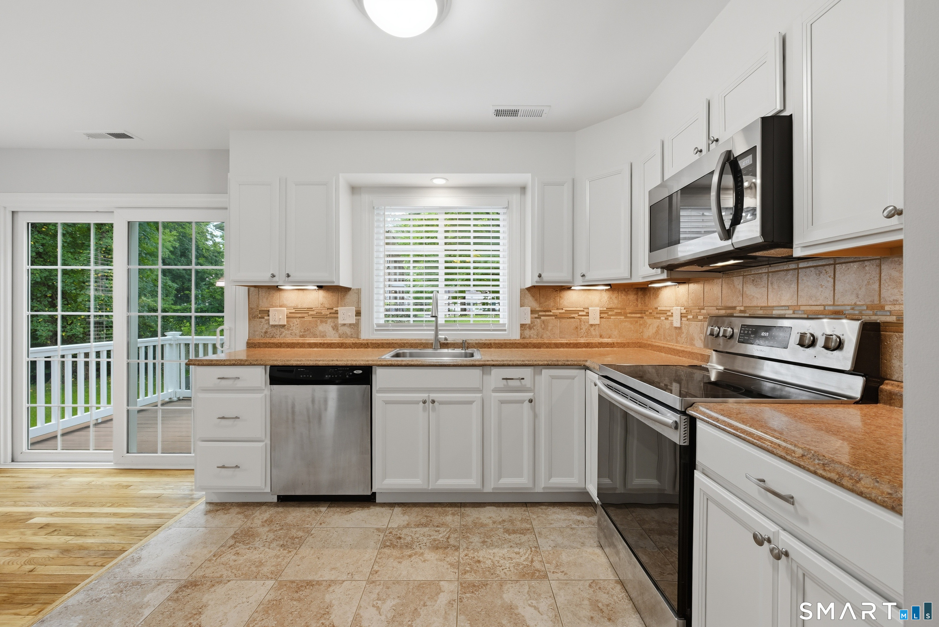 Foto 8 de Apartamento en renta en 66 Jefferson Avenue, Danbury, CT — $3,000/mes