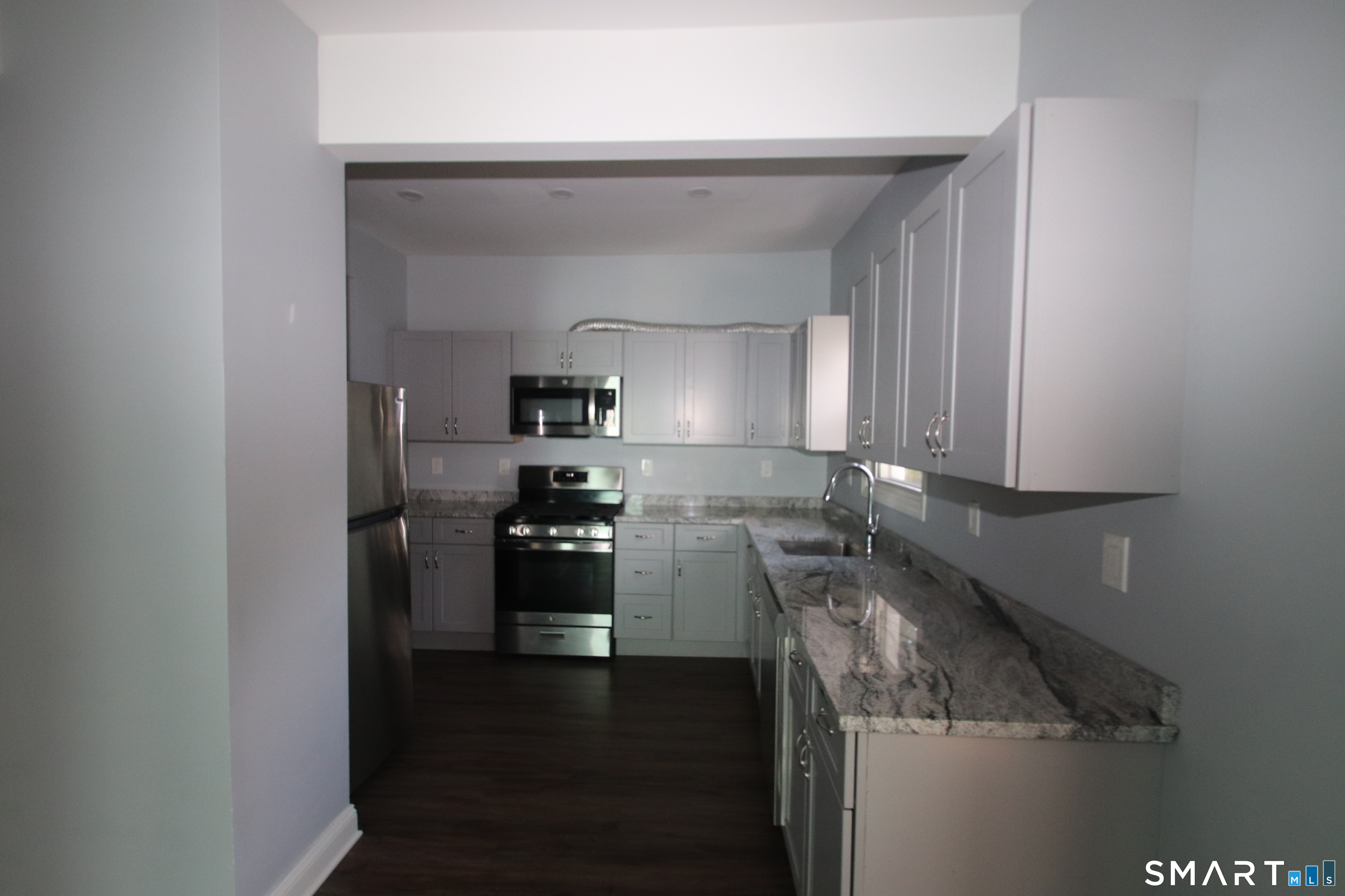 Foto 5 de Apartamento en renta en 60 Perry Avenue #2Nd Floor, Shelton, CT — $2,000/mes
