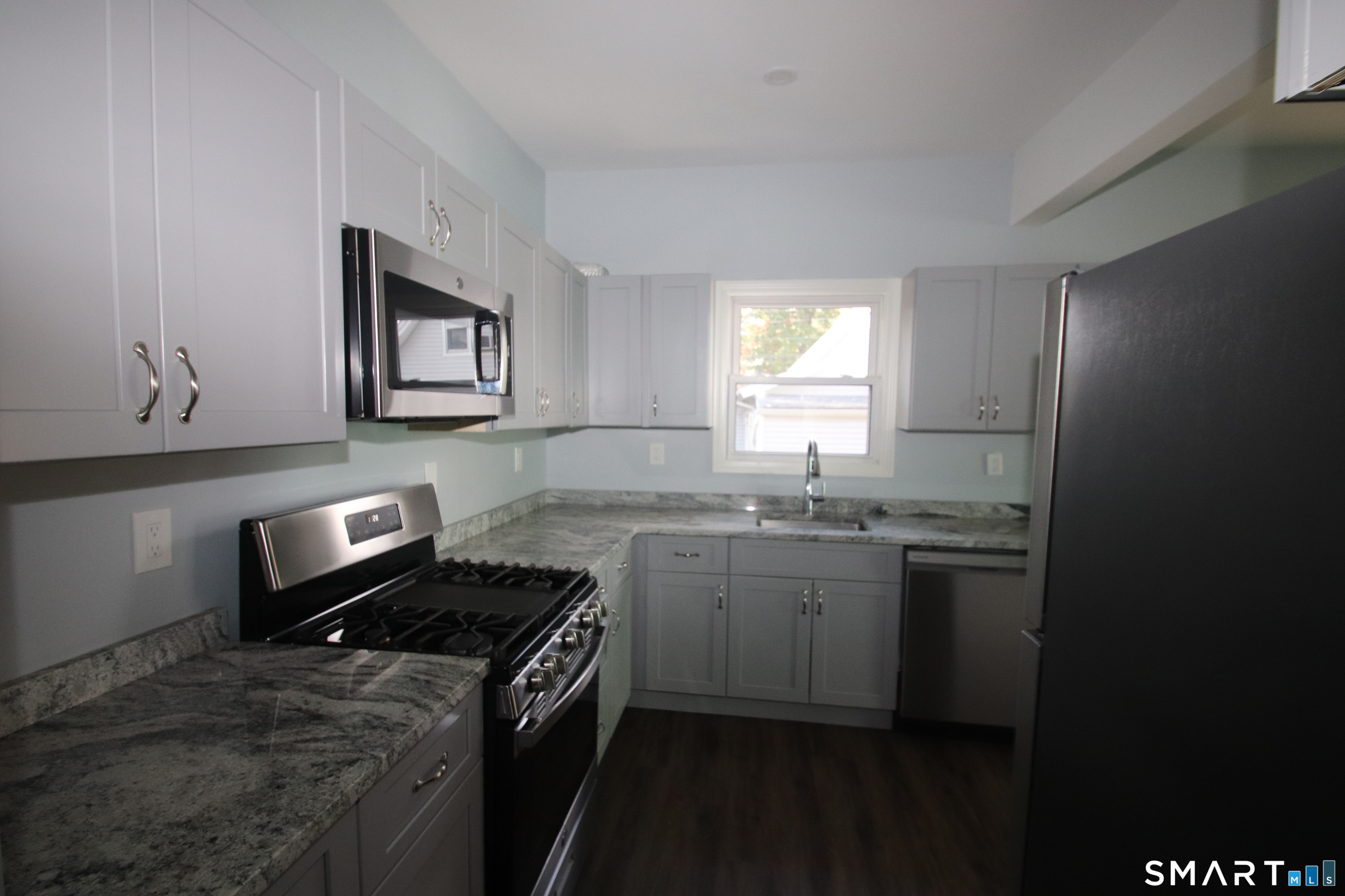 Foto 4 de Apartamento en renta en 60 Perry Avenue #2Nd Floor, Shelton, CT — $2,000/mes