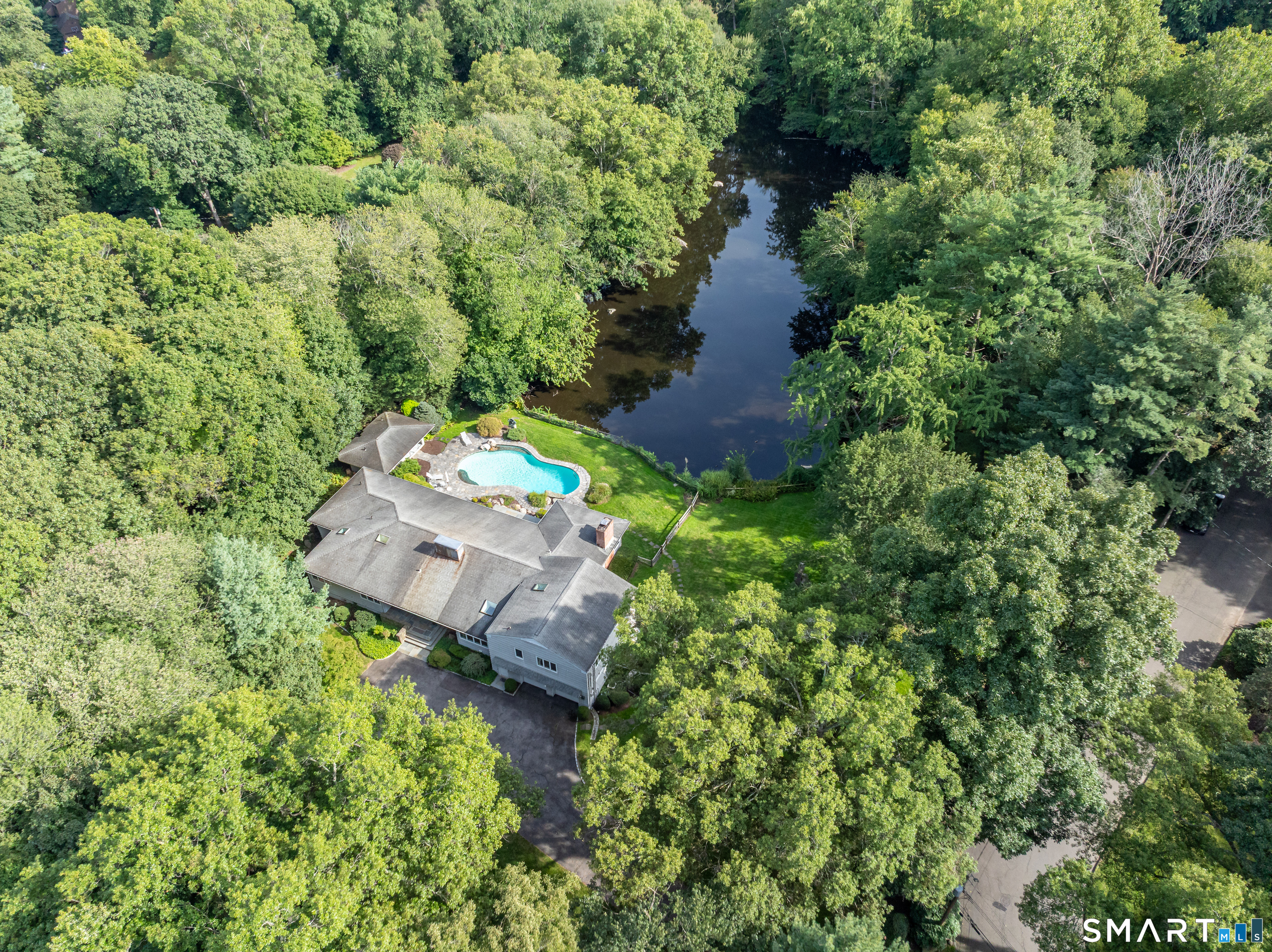 Foto 1 de Casa en venta en 132 Blueberry Drive, Stamford, CT — $2,200,000