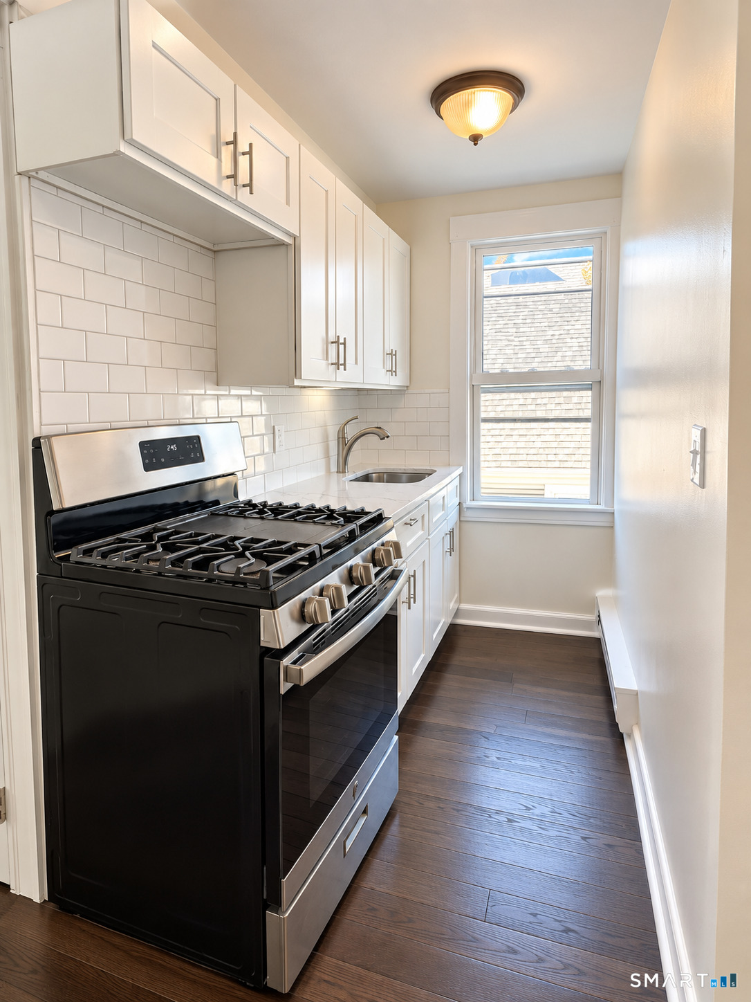 Foto 4 de Apartamento en renta en 448 Exeter Street #3, Bridgeport, CT — $2,100/mes