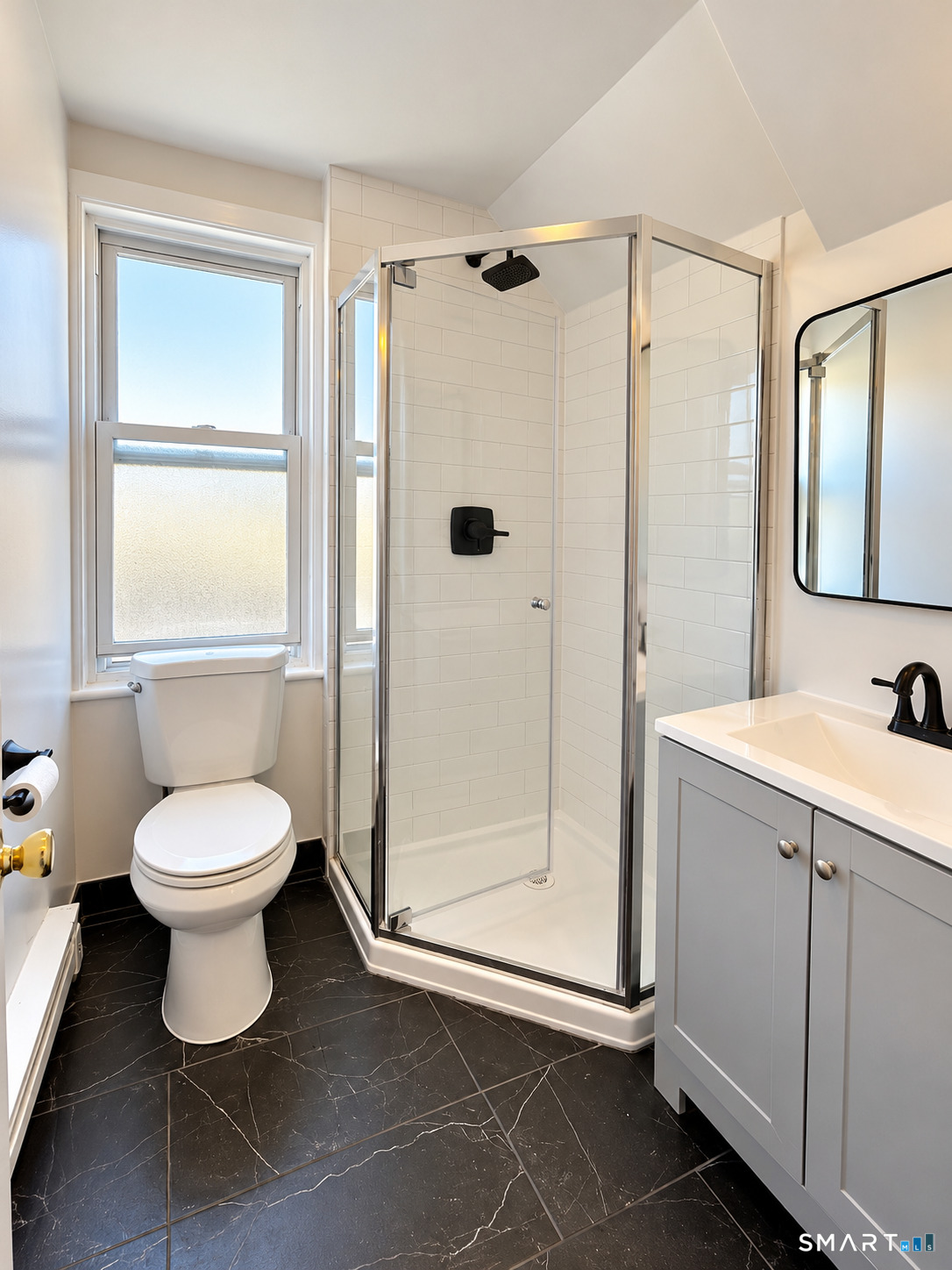 Foto 6 de Apartamento en renta en 448 Exeter Street #3, Bridgeport, CT — $2,100/mes