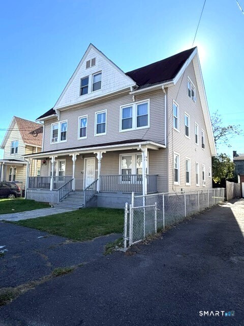 Foto 1 de Local comercial en venta en 249-51 Black Rock Avenue, Bridgeport, CT — $989,000