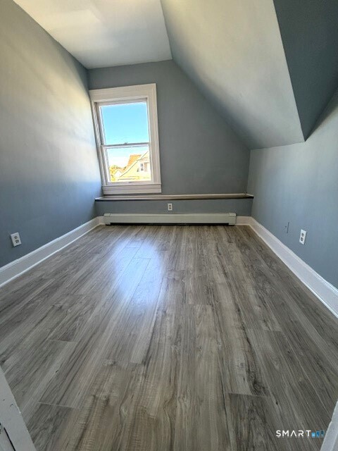 Foto 5 de Local comercial en venta en 249-51 Black Rock Avenue, Bridgeport, CT — $989,000