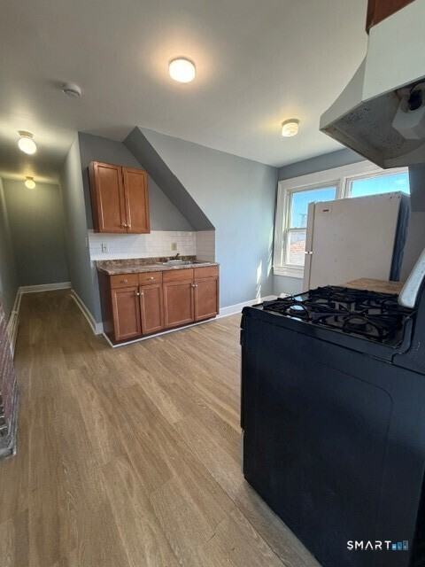 Foto 8 de Local comercial en venta en 249-51 Black Rock Avenue, Bridgeport, CT — $989,000